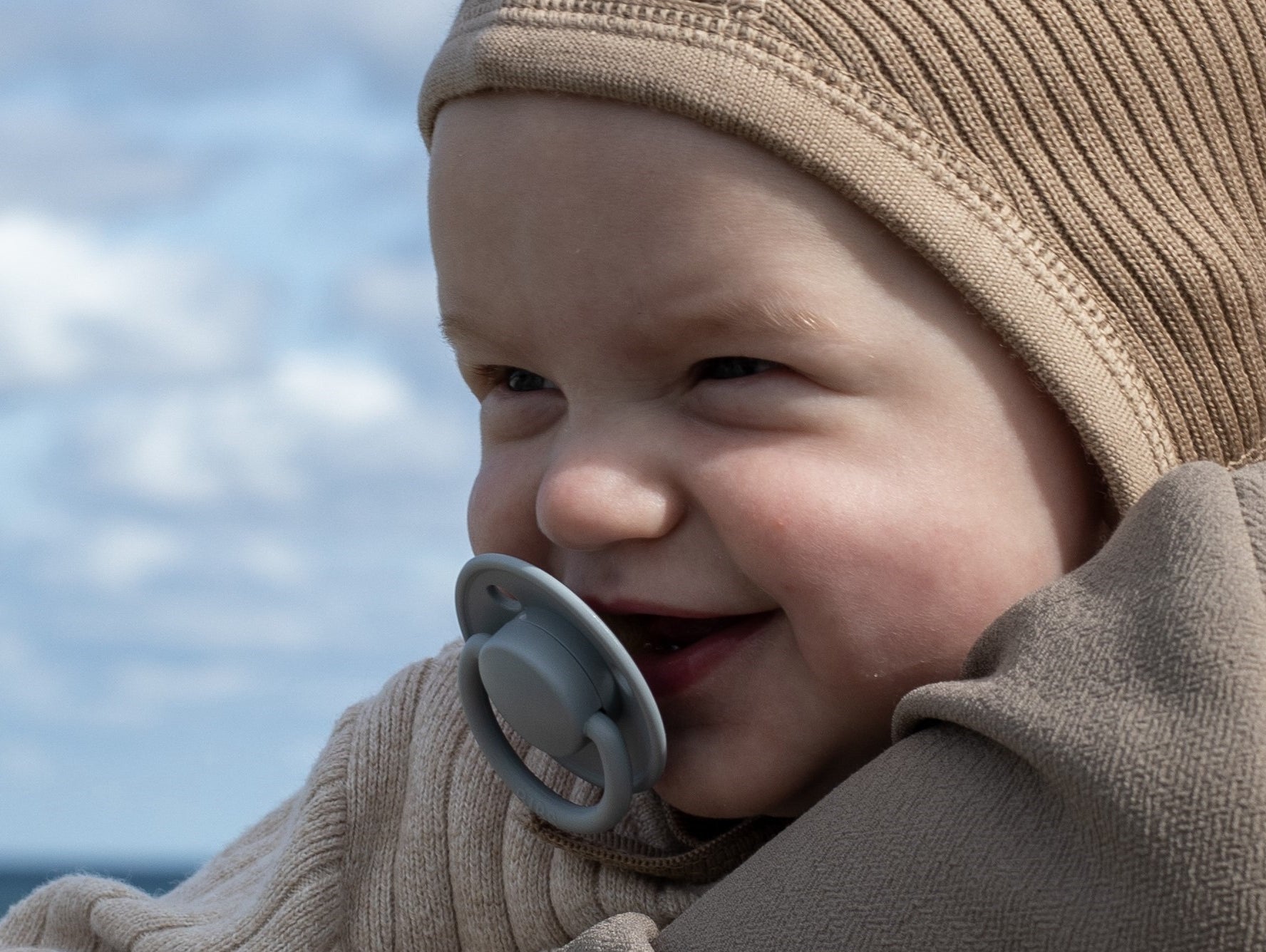 BIBS De Lux cumi a pippadunál - cseresznyeformájú, szilikon cumifej