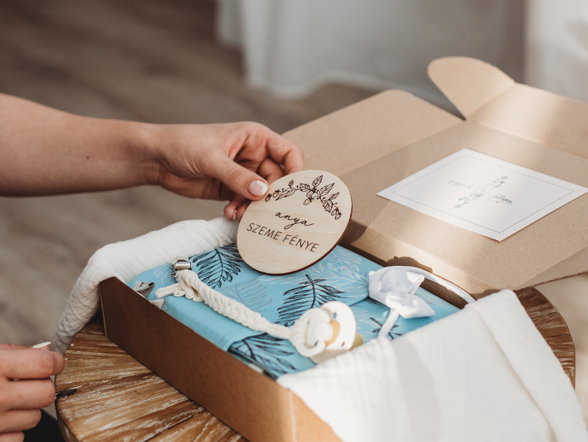 újszülöttnek ajándék