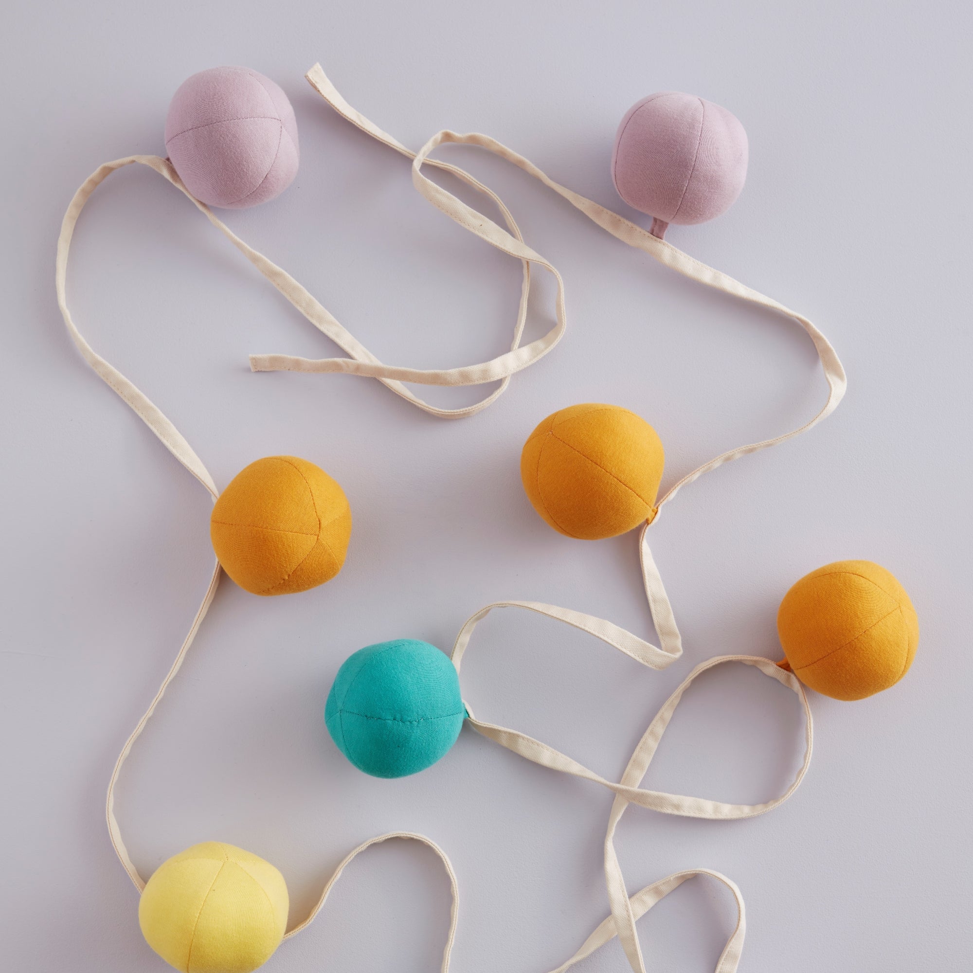 Dekorációs pompom füzér a Kids Concept márkától - pippadu