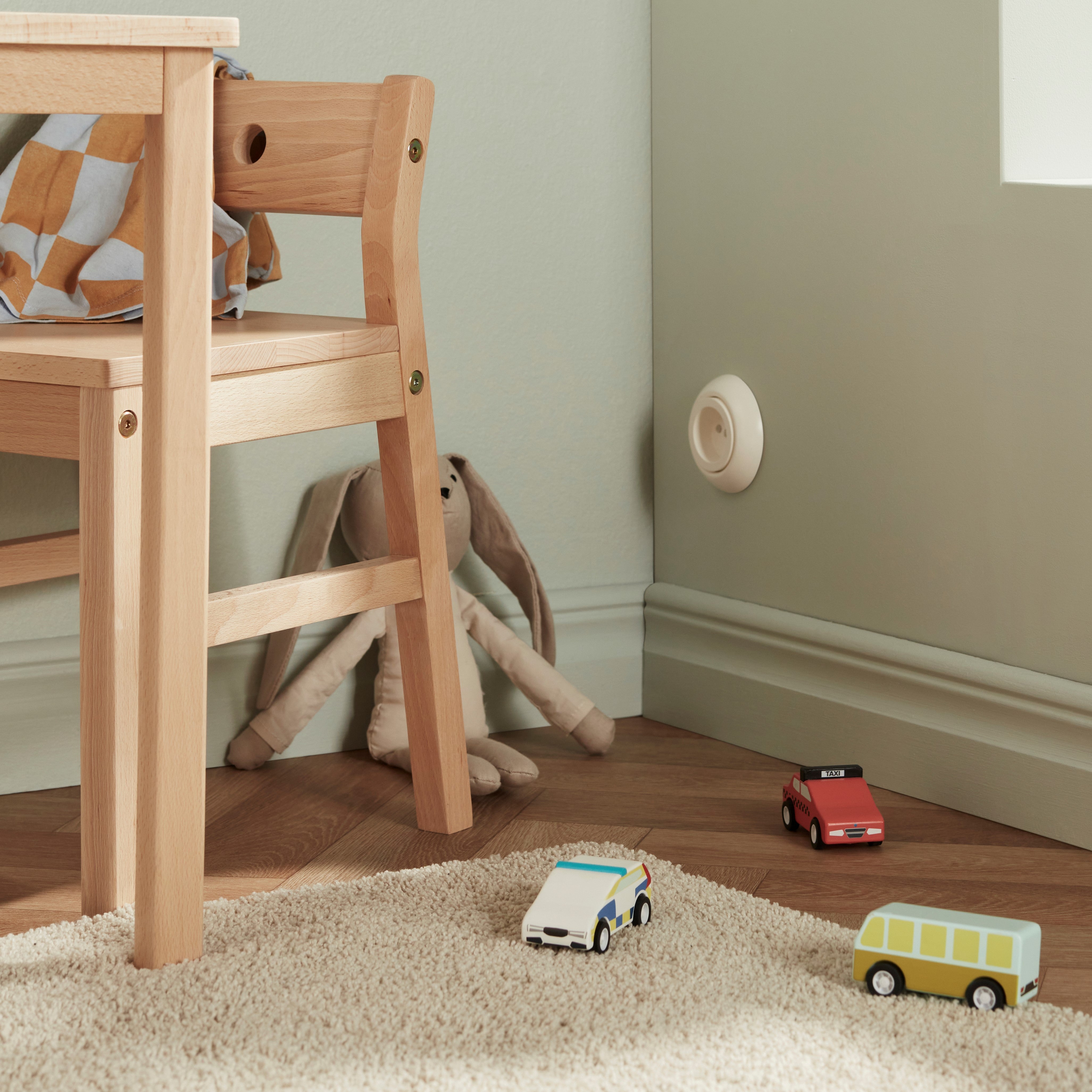 Fa játékautók, amik remekül gyorsulnak, akár szőnyegen is - pippadu