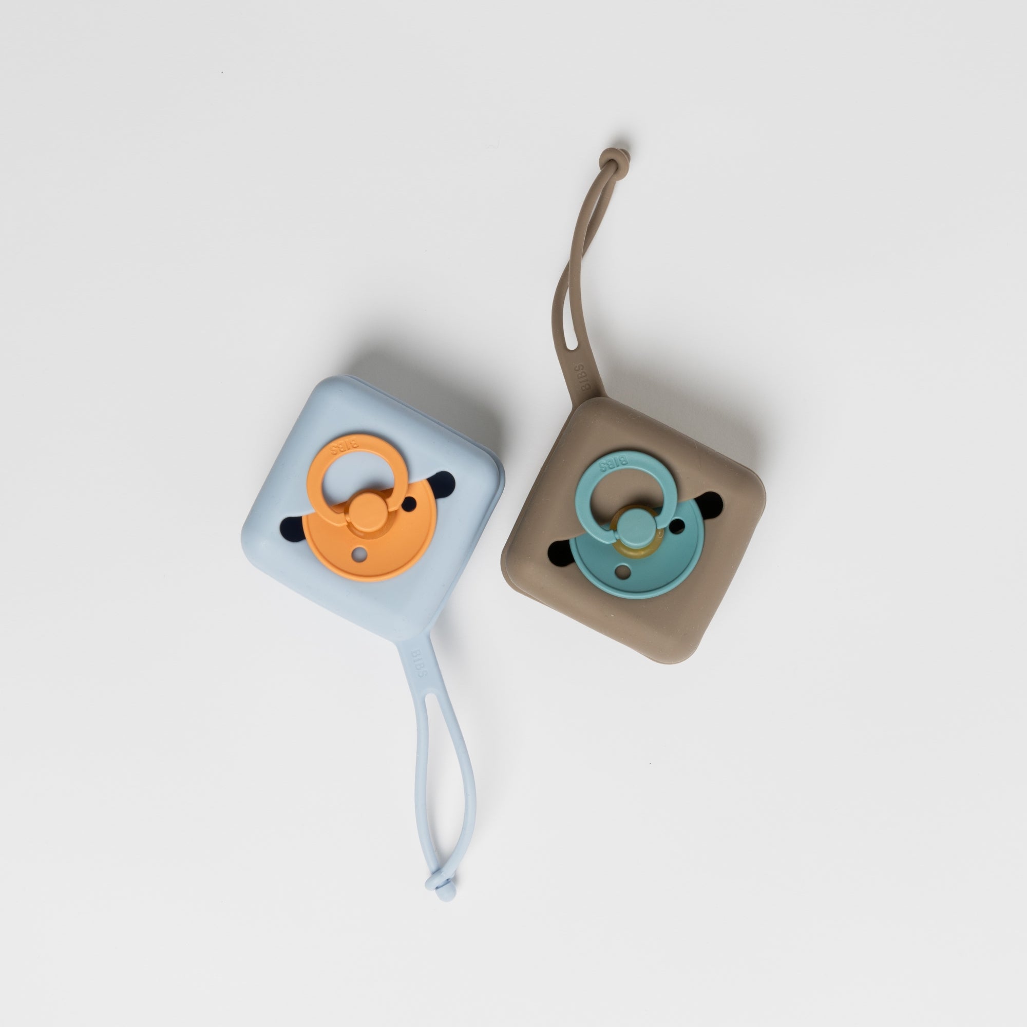 Négyzetes BIBS szilikon cumitartók, amikbe akár 3 BIBS cumi is belefér - pippadu