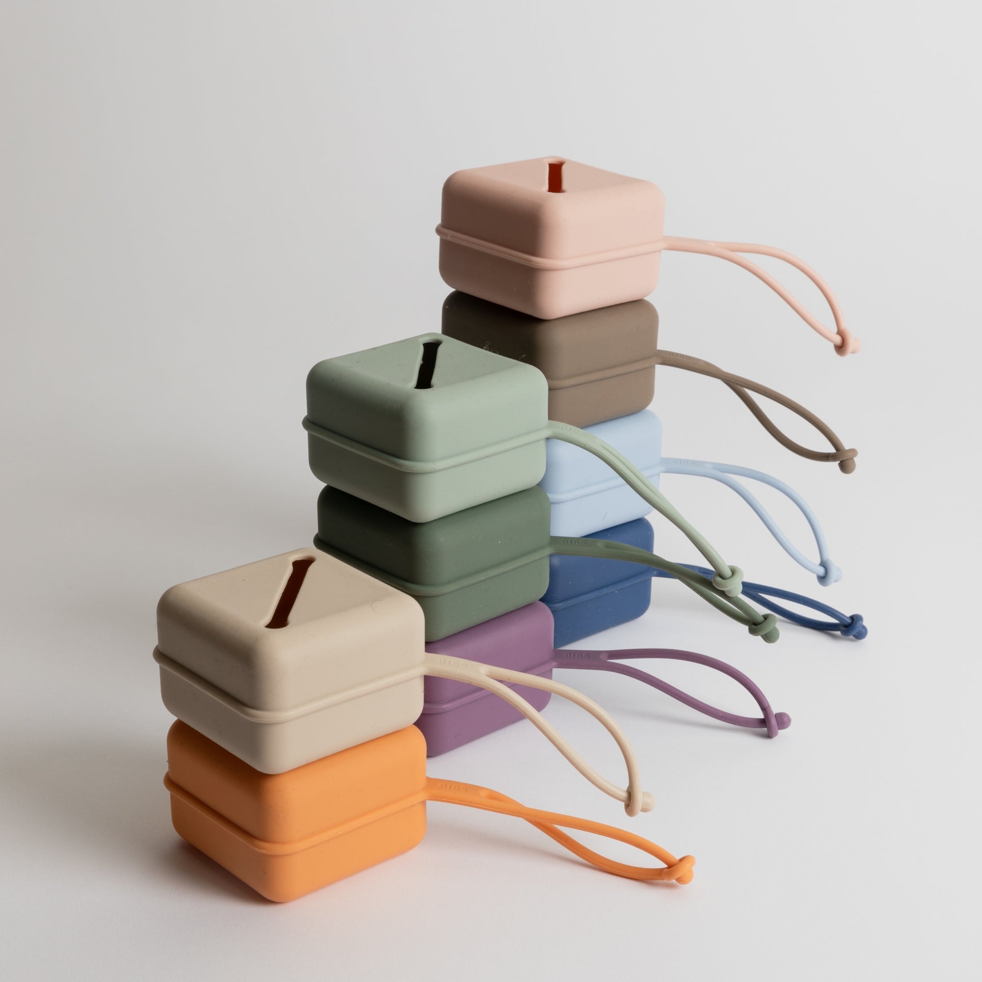 BIBS szilikon cumitartók bestseller színekben - BIBS cumik tárolására alkalmas - pippadu