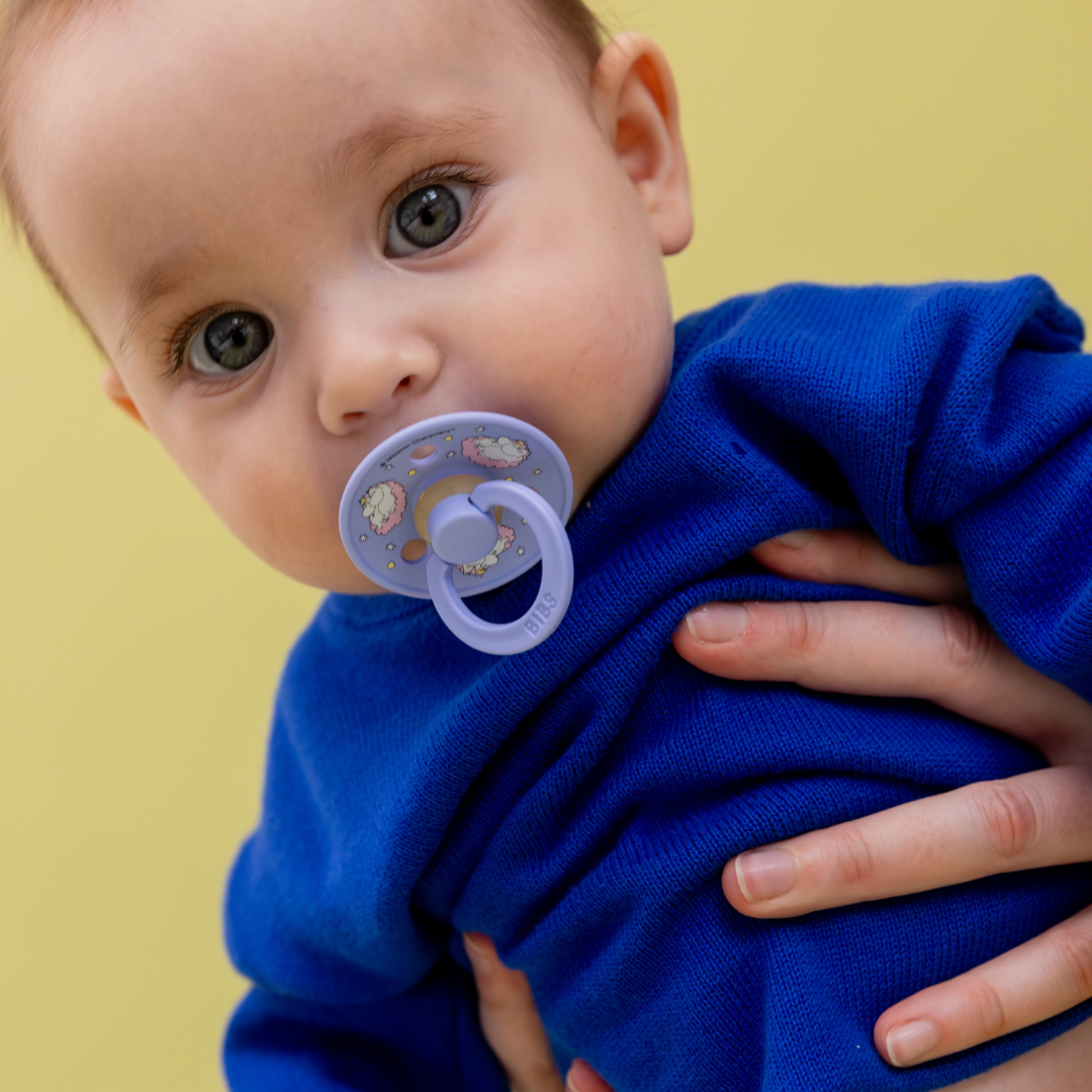 Kisbaba BIBS Mumin cumival, a lenvirág cumi az Álmodozás fantázianevet kapta