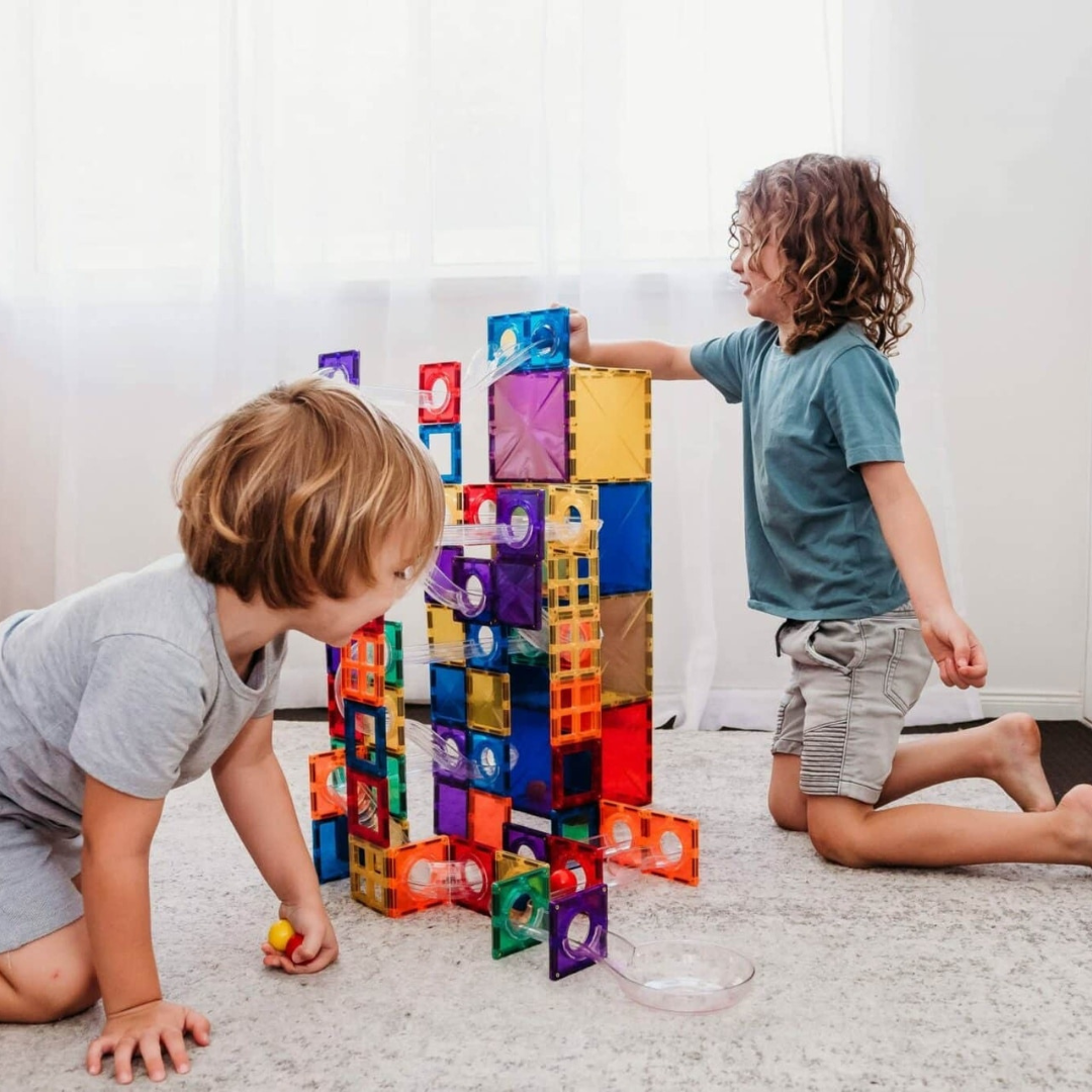 Kreatív játék a Connetix mágneses golyópályával