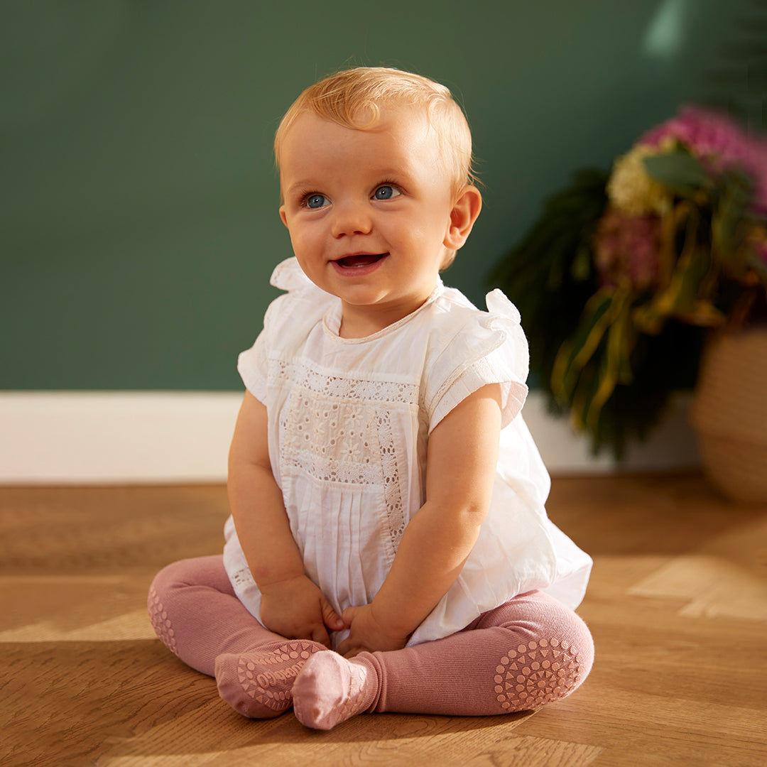 GoBabyGo csúszásgátlós harisnyanadrág - rózsaszín