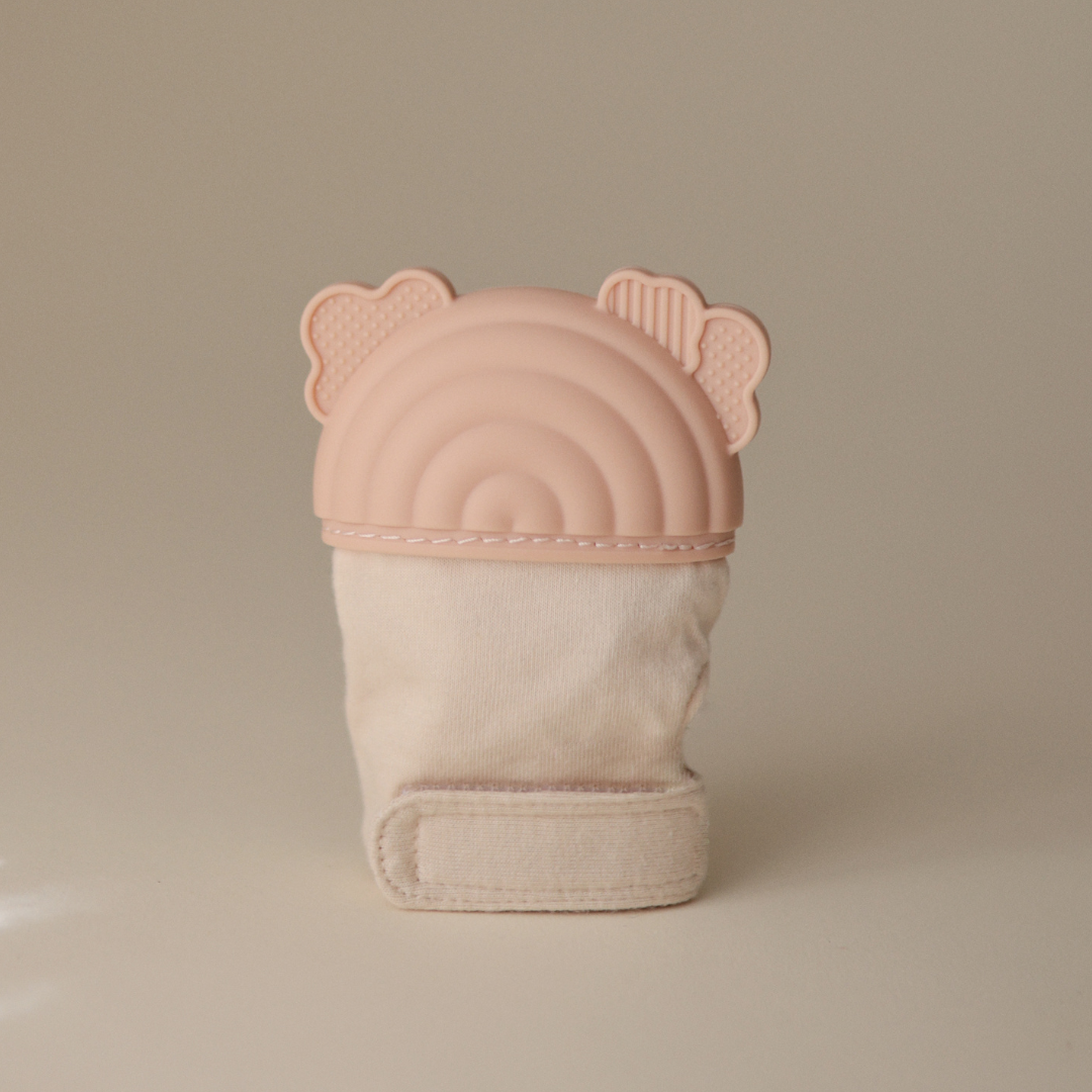 Mushie kesztyűs rágóka - szivárvány