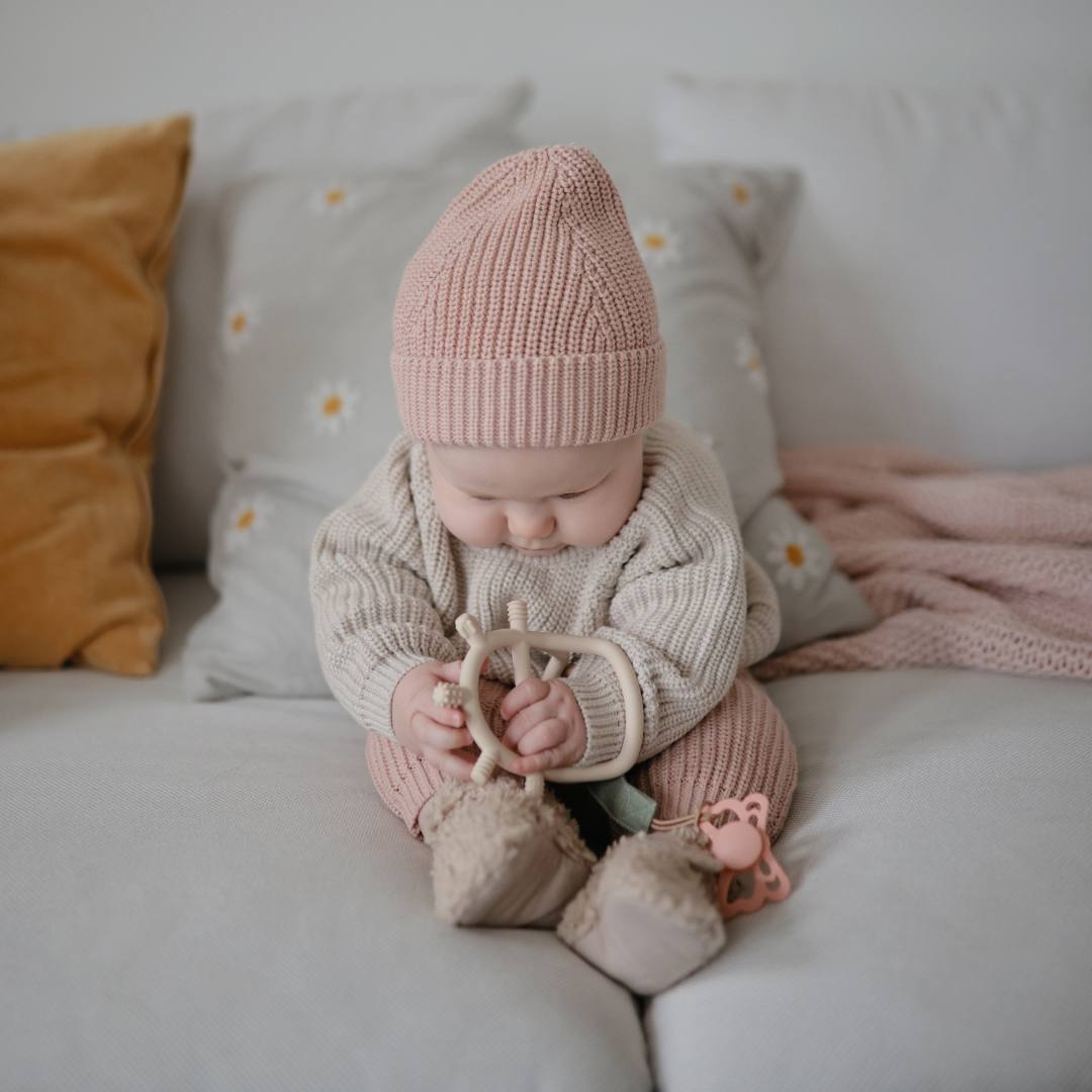 Mushie kézre húzható rágóka - mikrobi