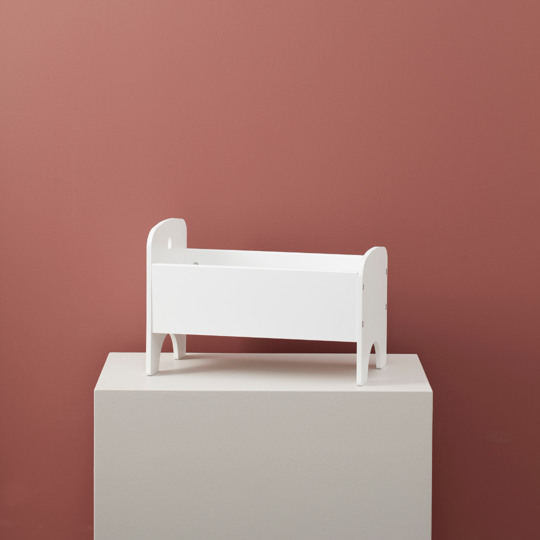 Fehér játék babaágy ágyneművel gyerekeknek