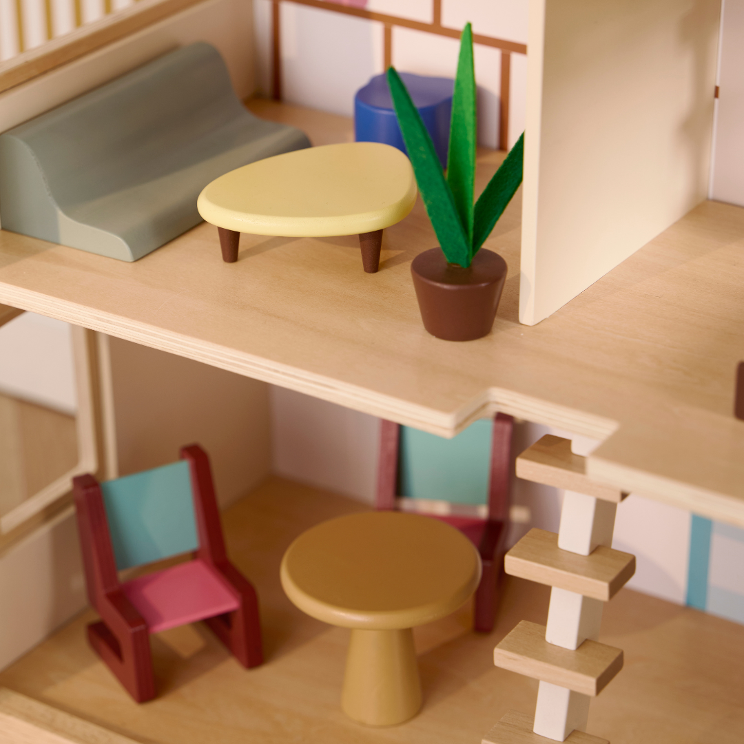 Emeletes babaház bútorokkal gyerekeknek