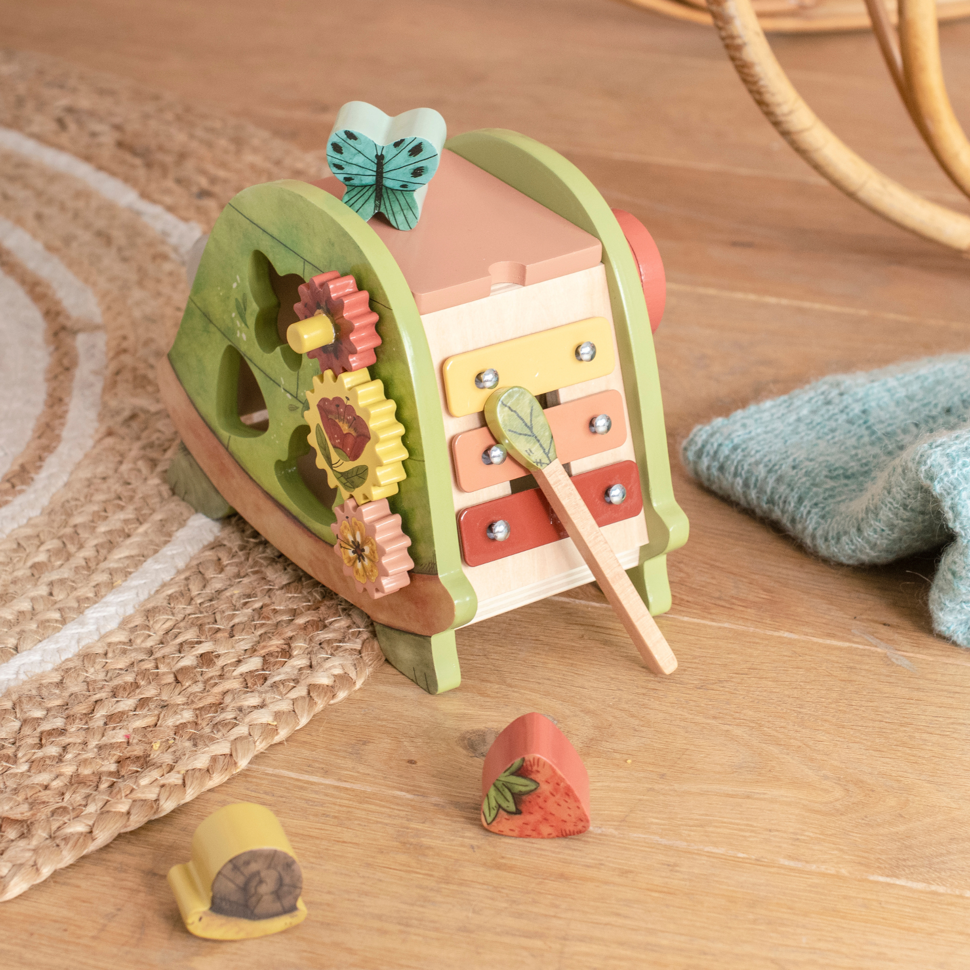 Moulin Roty fa készségfejlesztő játék (teknős) - A három kisnyuszi