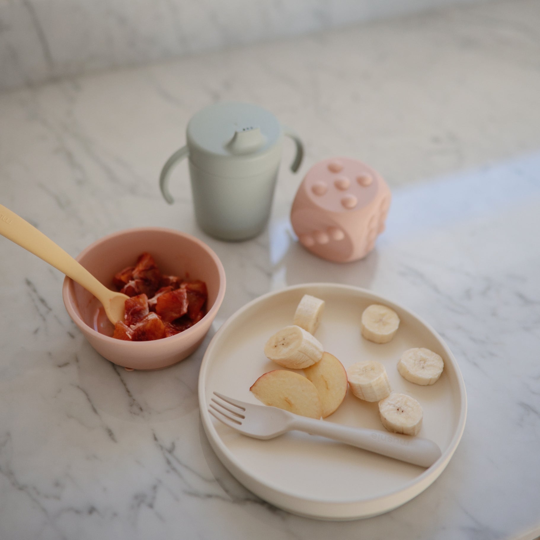 Letisztult gyerek étkészlet pasztell színekben finomságokkal - pippadu