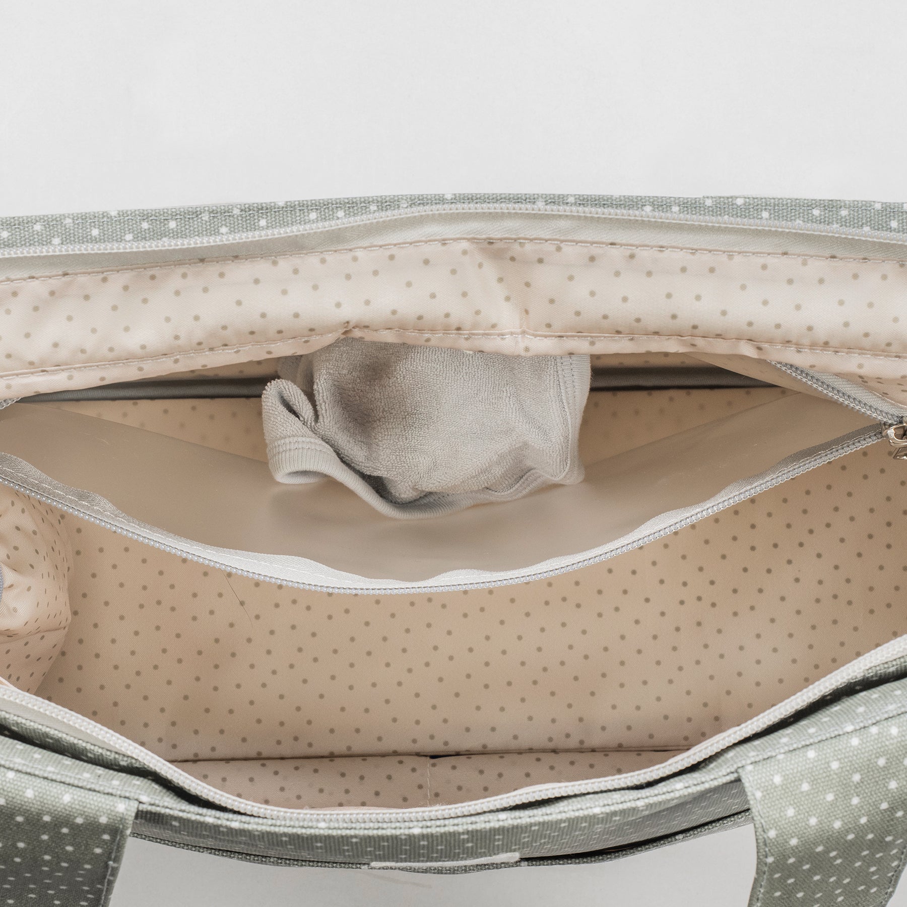 Pelenkázó táska - Pöttyös (Olíva)