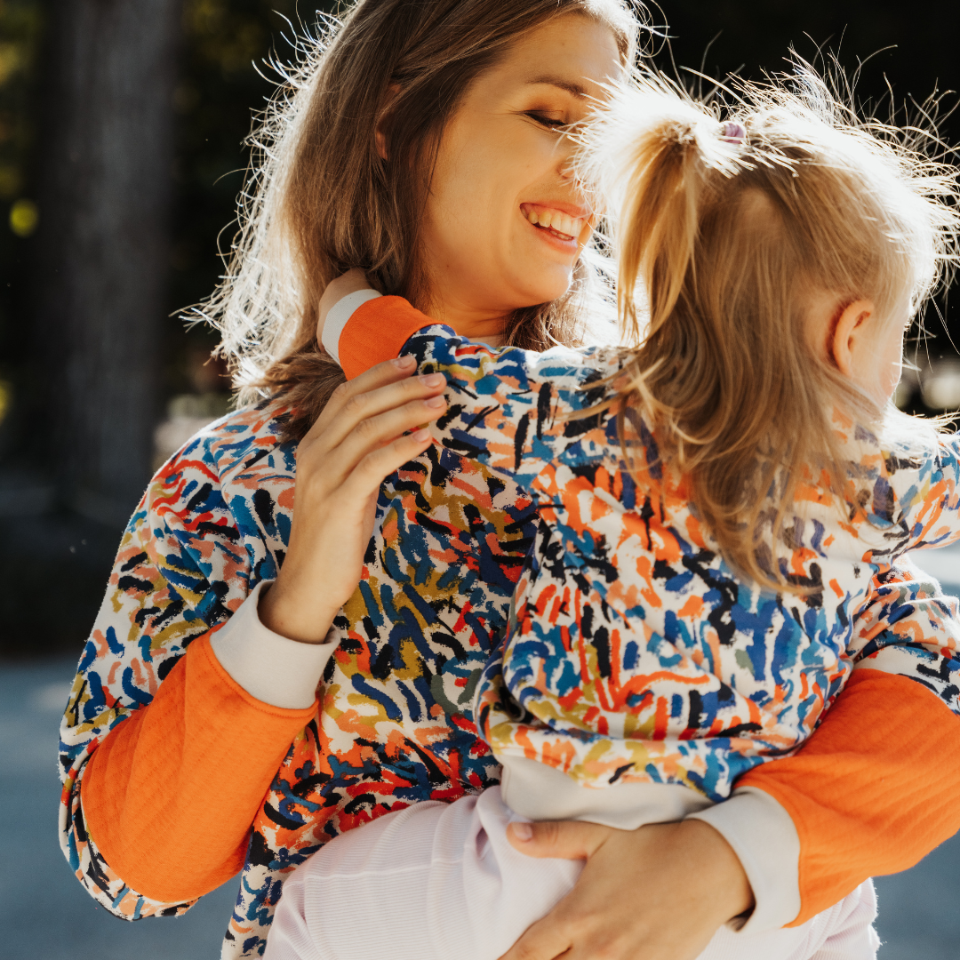 Színjáték anya és gyerek pulóver szettben mandarin ujjbetéttel