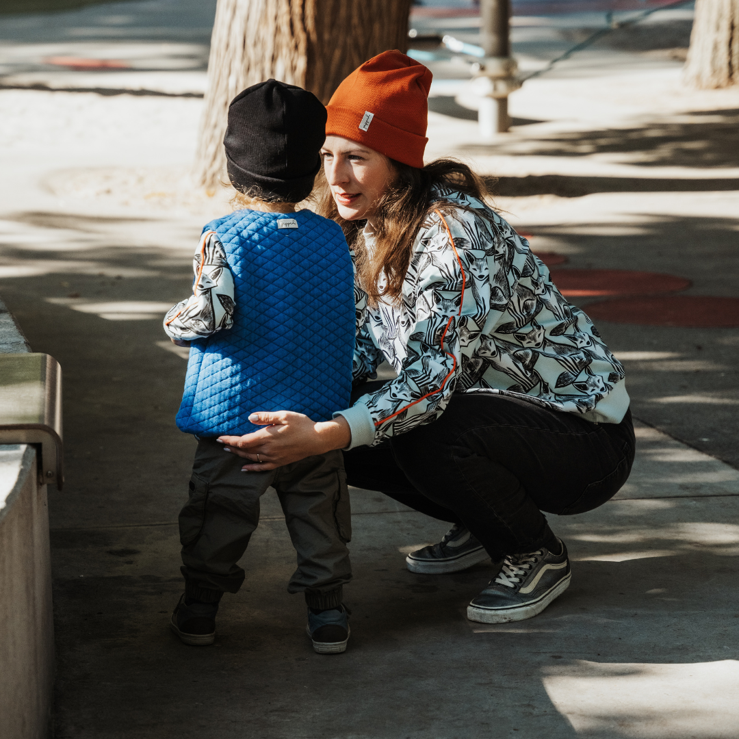Gyerek gombos mellény tengerkék színben rókamesék pulóverrel anya-fia szettben