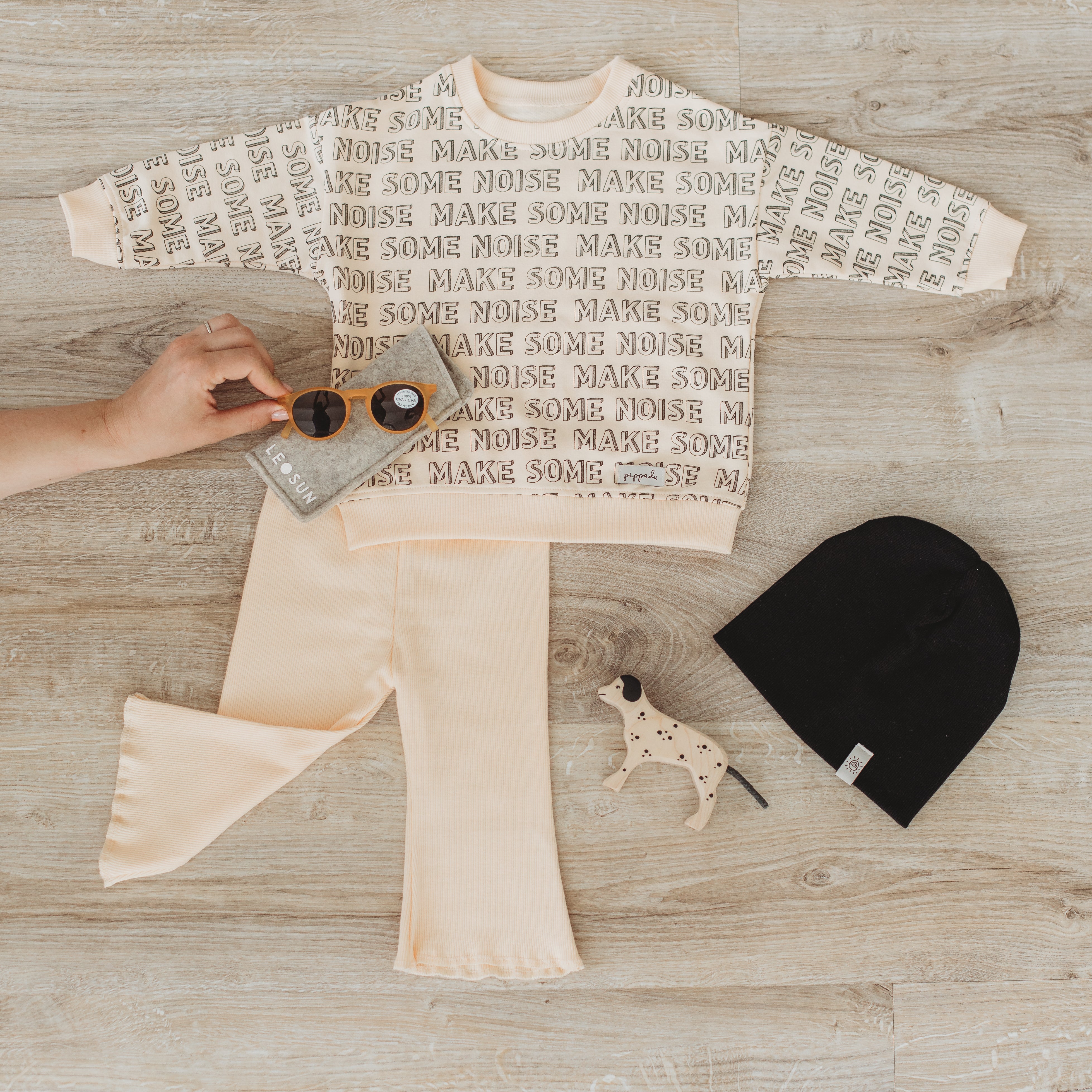 Pippadu gyerek kétrészes szett - barack színben make some noise mintával