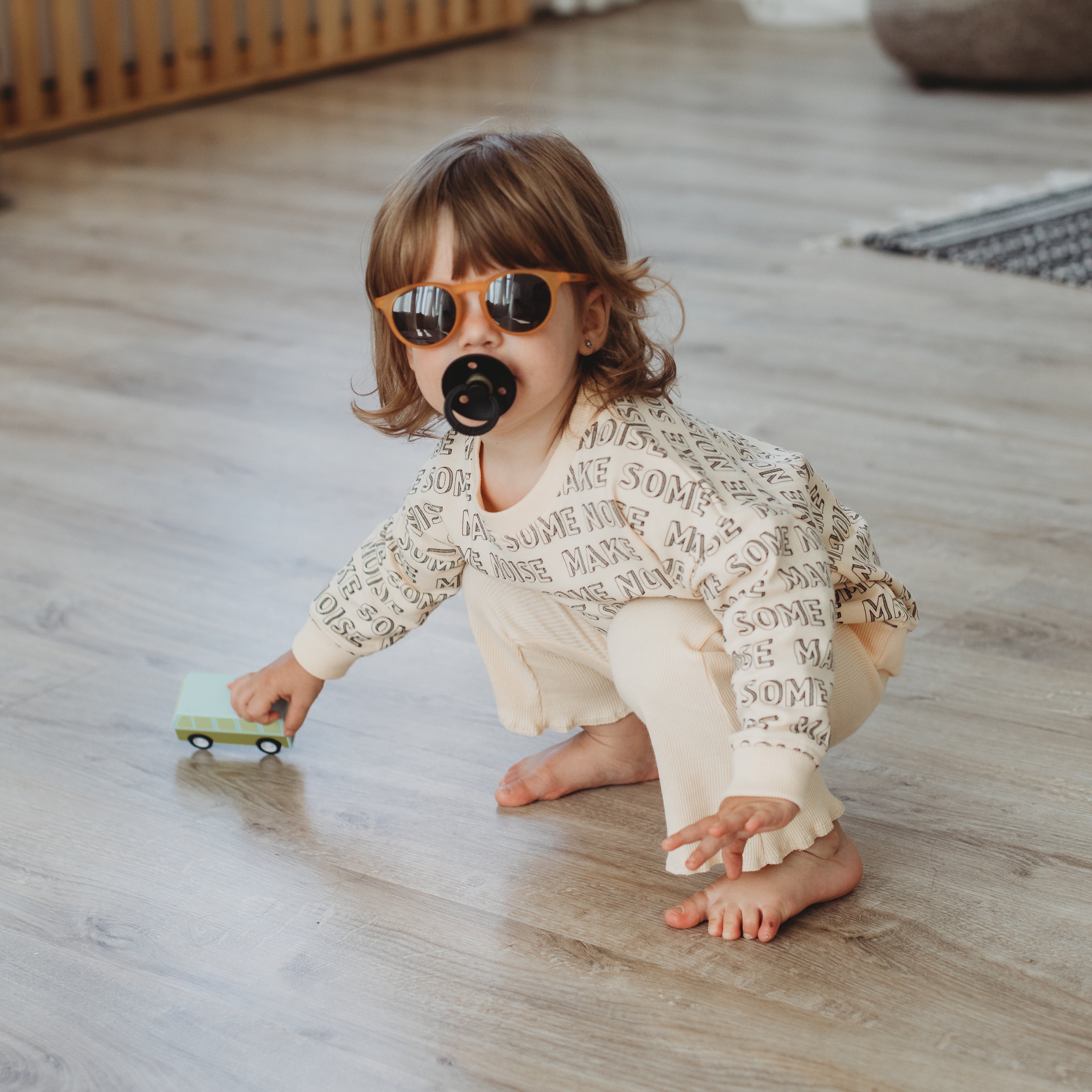 Pippadu kétrészes gyerek szett barack színben vagány napszemüveggel