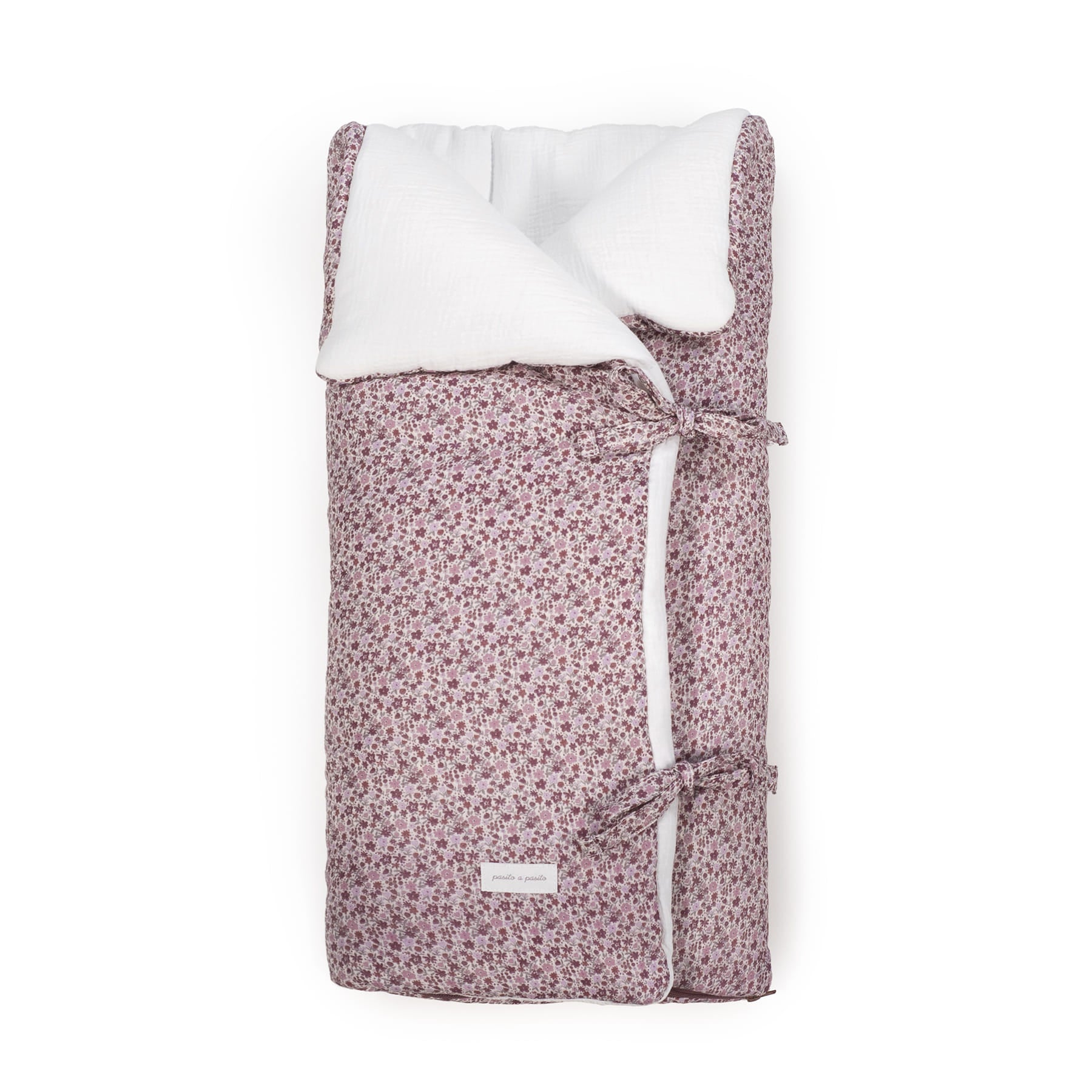 Virágmintás babafészek és takaró masnis megkötős záródással