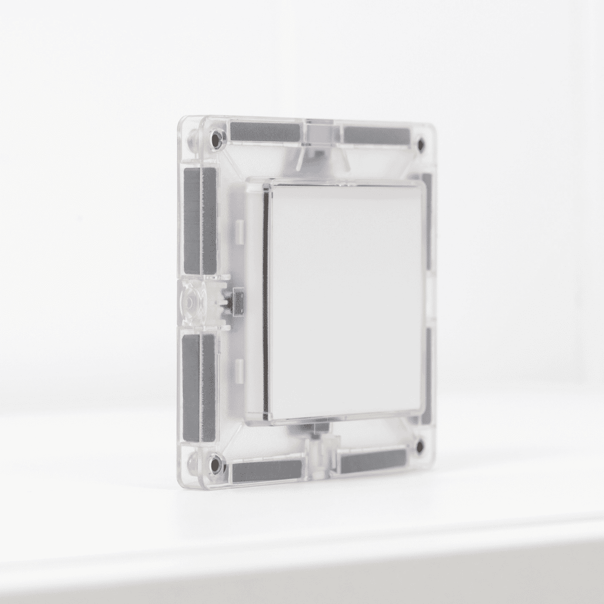 A CONNETIX világító elem közelről: négyzet alakú LED-fényforrás mágneses rögzítéssel