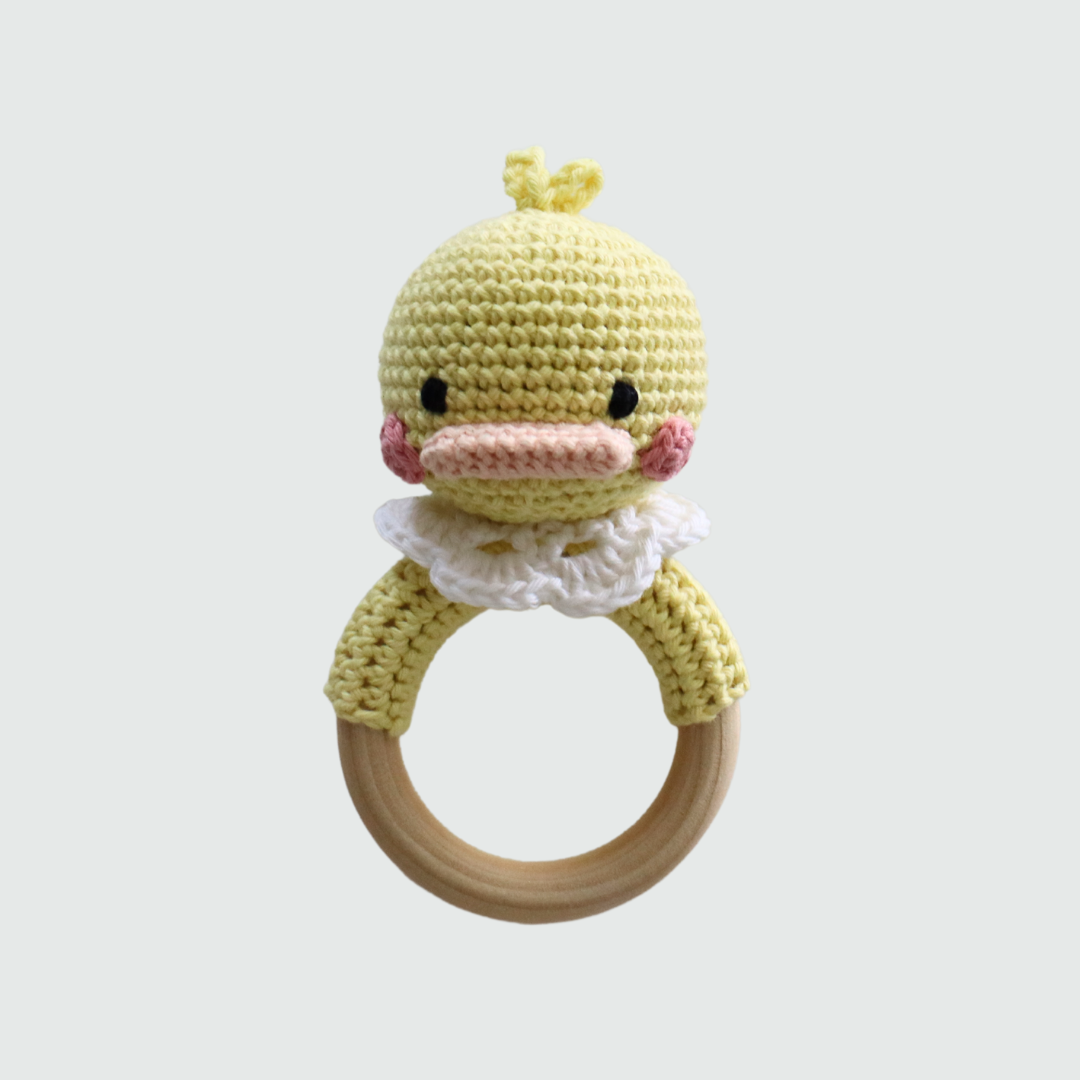 Horgolt rágóka csörgővel - Bori kacsa