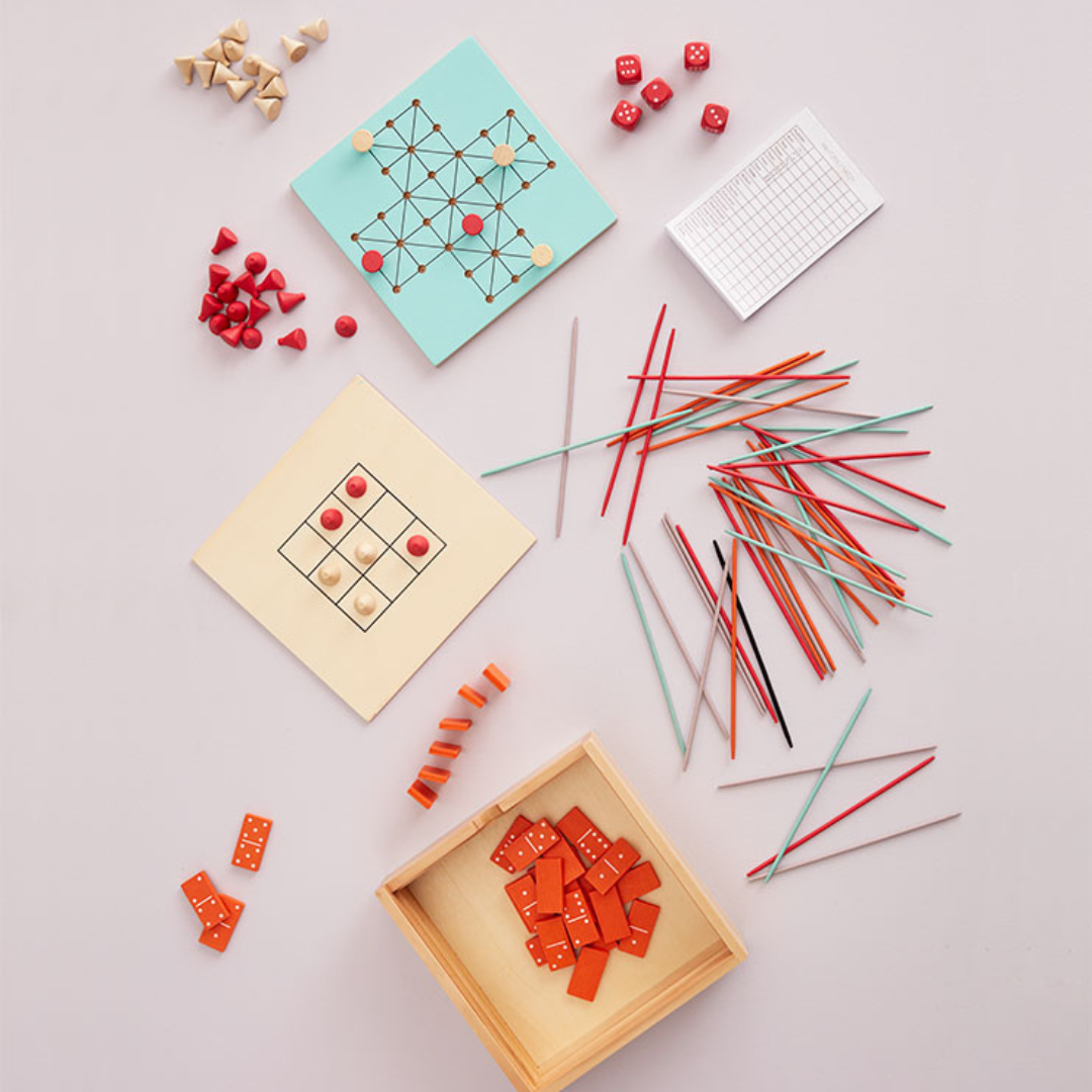 Dominó, marokkó, tic tac toe társasjátékok gyerekeknek