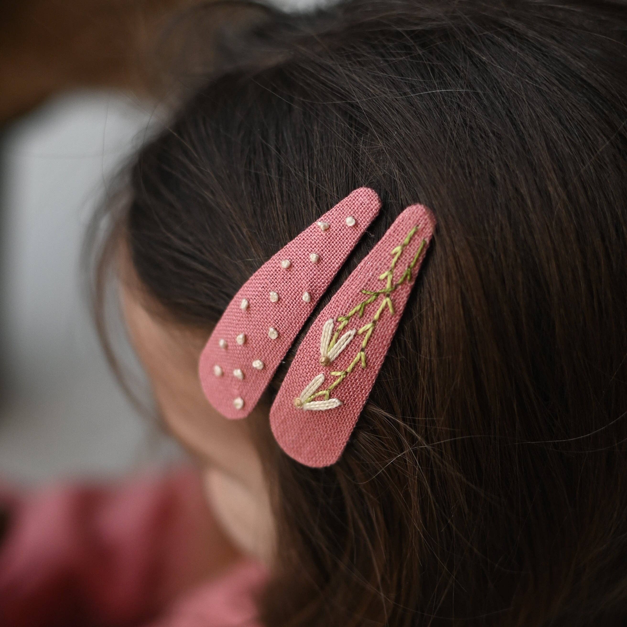 Lanika Aterlier hajcsat pöttyös és virágos mintával, kézzel hímzett