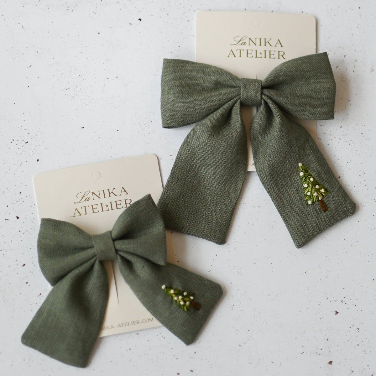 Közepes és nagy méretű zöld karácsonyi hajcsat erős krokodilcsaton