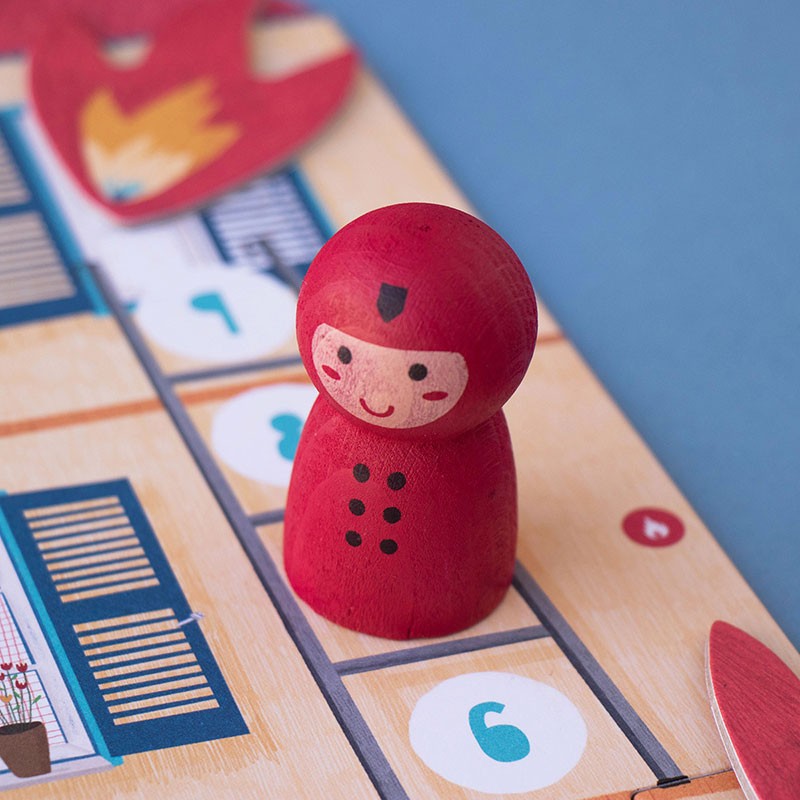 Londji kooperatív társasjáték közeli kép a tűzoltó báburól