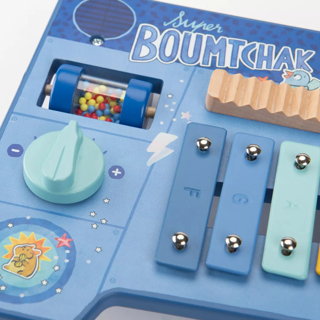 Moulin Roty hangszeres asztalka gyöngyös csörgő és forgatható gomb részlet