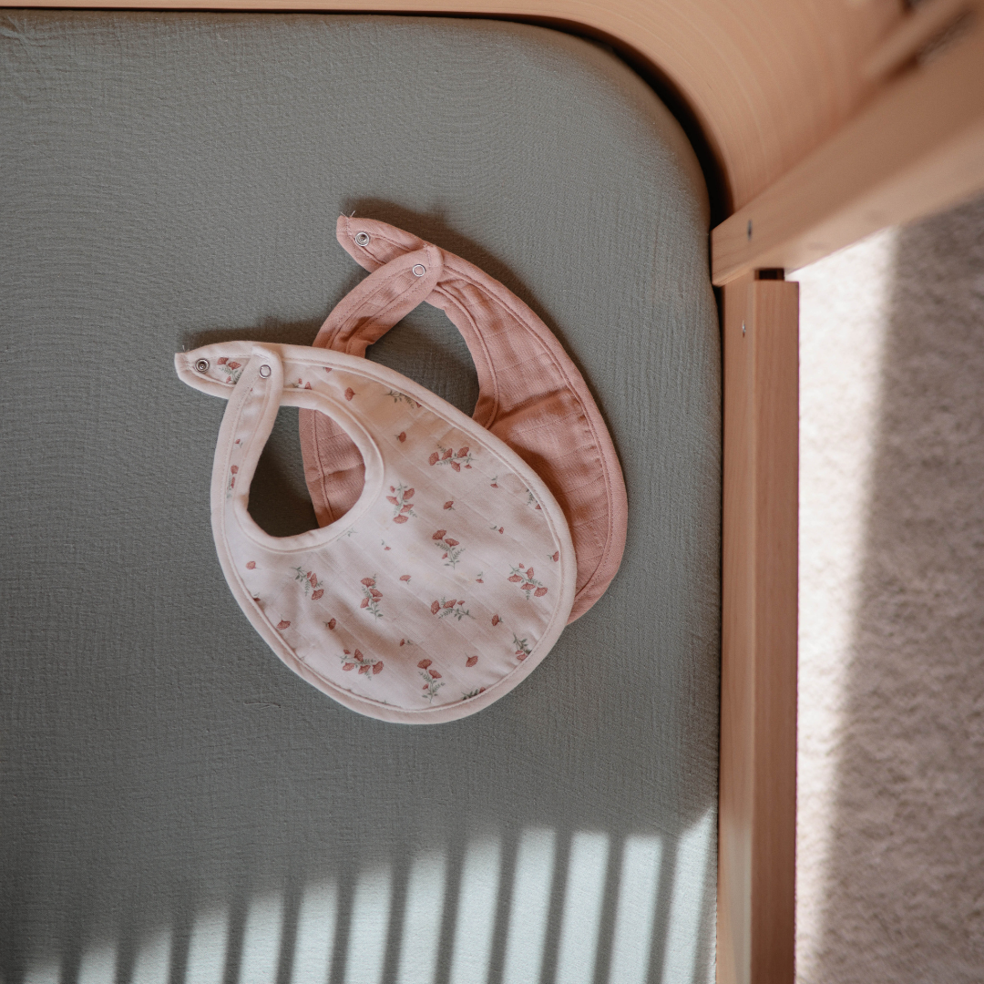 Muszlin nyálkendő - púder/virágos (2 db)