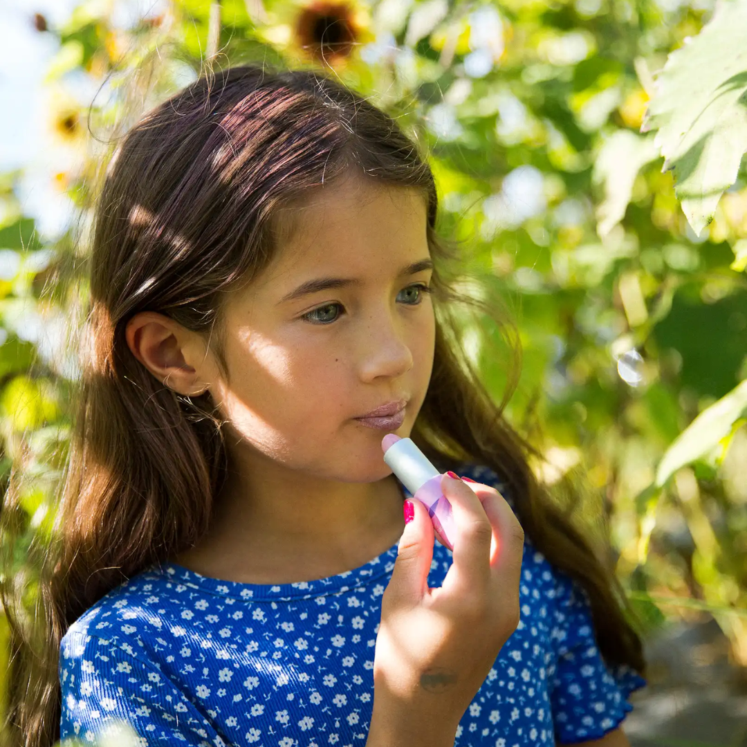 Namaki málnaillatú ajakbalzsam használata kislánynál