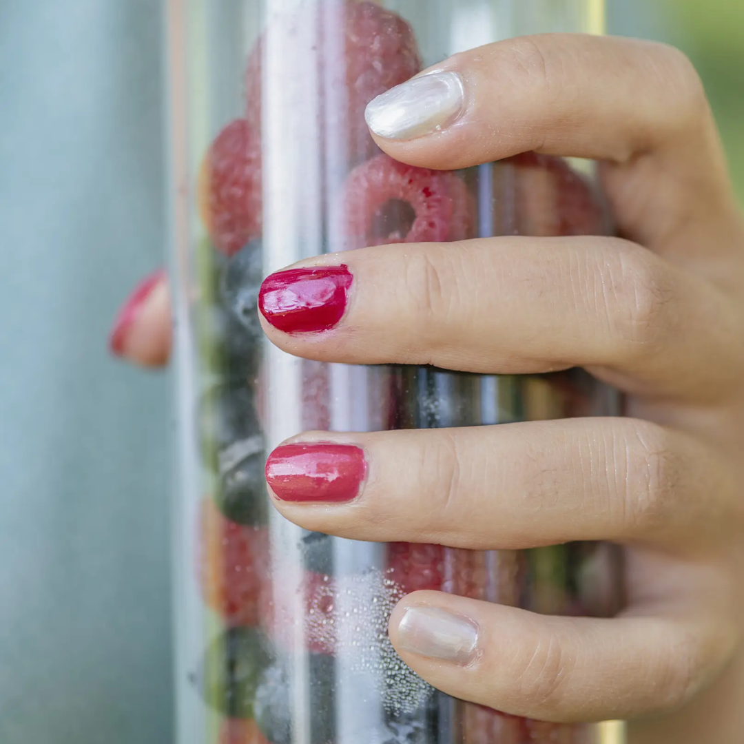 Színes gyerek körmök Namaki vegán, bízbázisú körömlakokkal