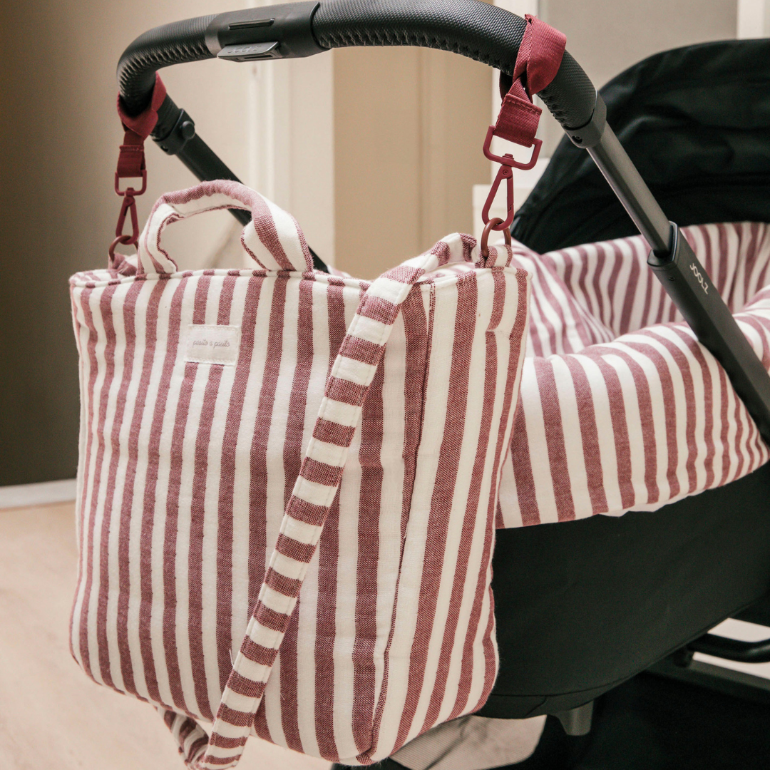 Babakocsira egyszerűen rögzíthető Csíkos pelenkázó táska