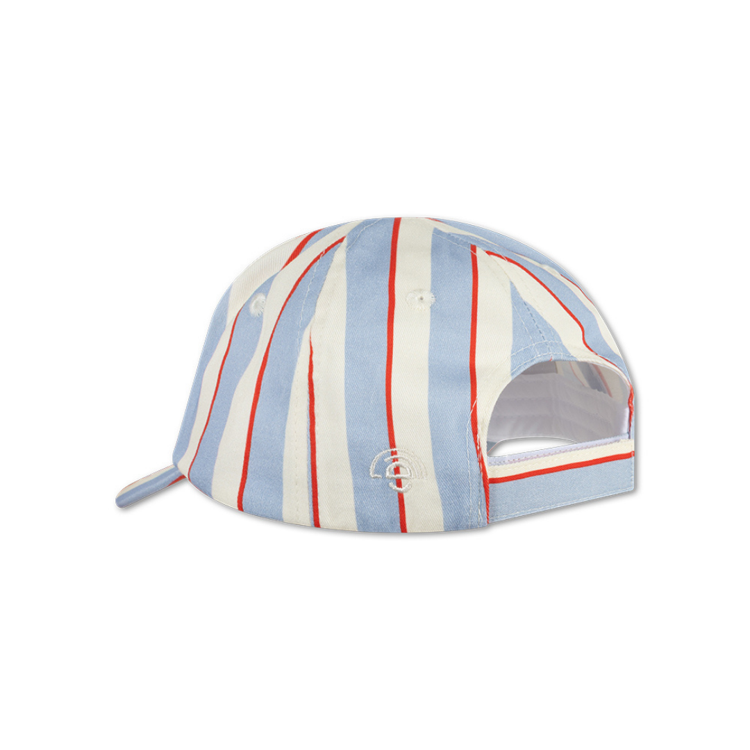 Közelkép a Swim Essentials gyerek sapka hátuljáról, az állítható pánttal a tökéletes illeszkedésért.