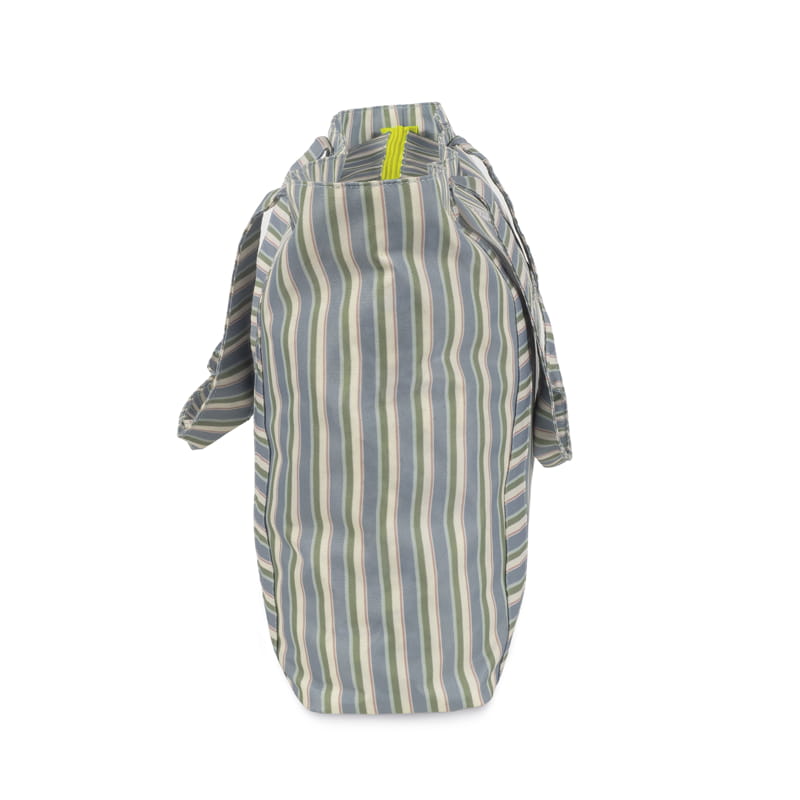 A zöld-kék csíkos nagyméretű strandtáska oldalnézete