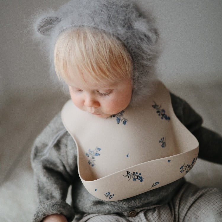 Hajlékony szilikon előke - lila virág - Pippadu