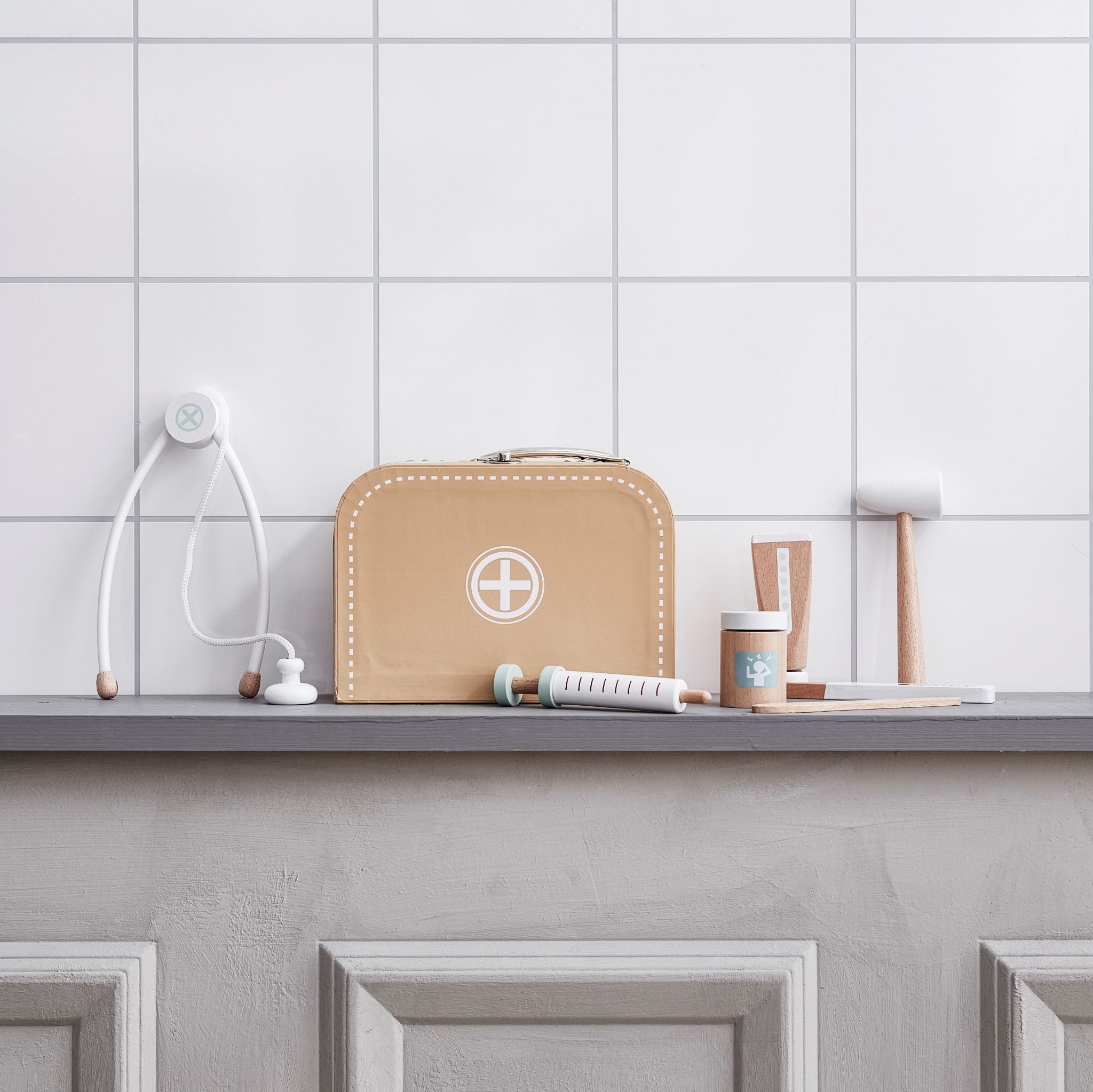 Kid's Concept Orvosi táska gyerekjáték bézs színben - pippadu