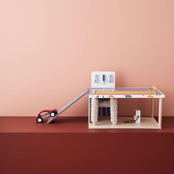 Kid's Concept - Szervízállomás, benzinkút, autómosó fajáték - pippadu