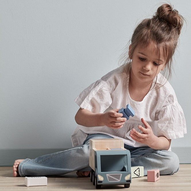 Fajáték gyerekeknek - szelektív hulladékgyűjtő kukásautó - Kid's Concept - pippadu