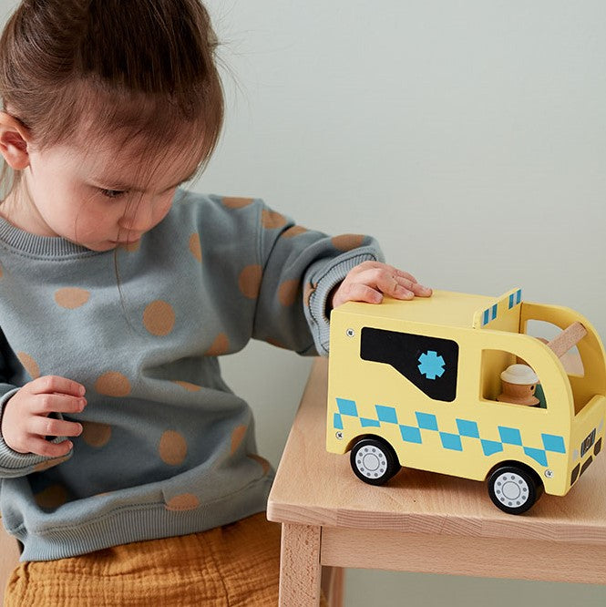 Fajáték gyerekeknek 3 éves kortól - mentő autó - Kid's Concept - pippadu