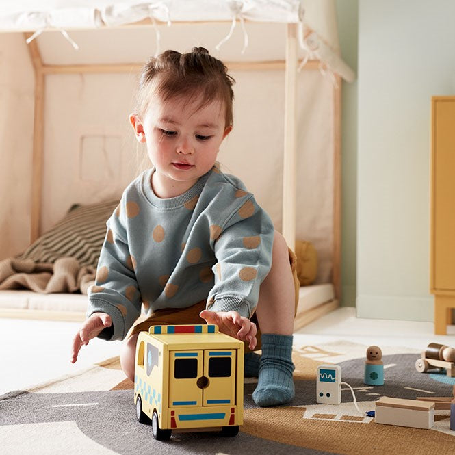 Kid's Concept fa mentőautó gyerekeknek - szerepjáték - pippadu