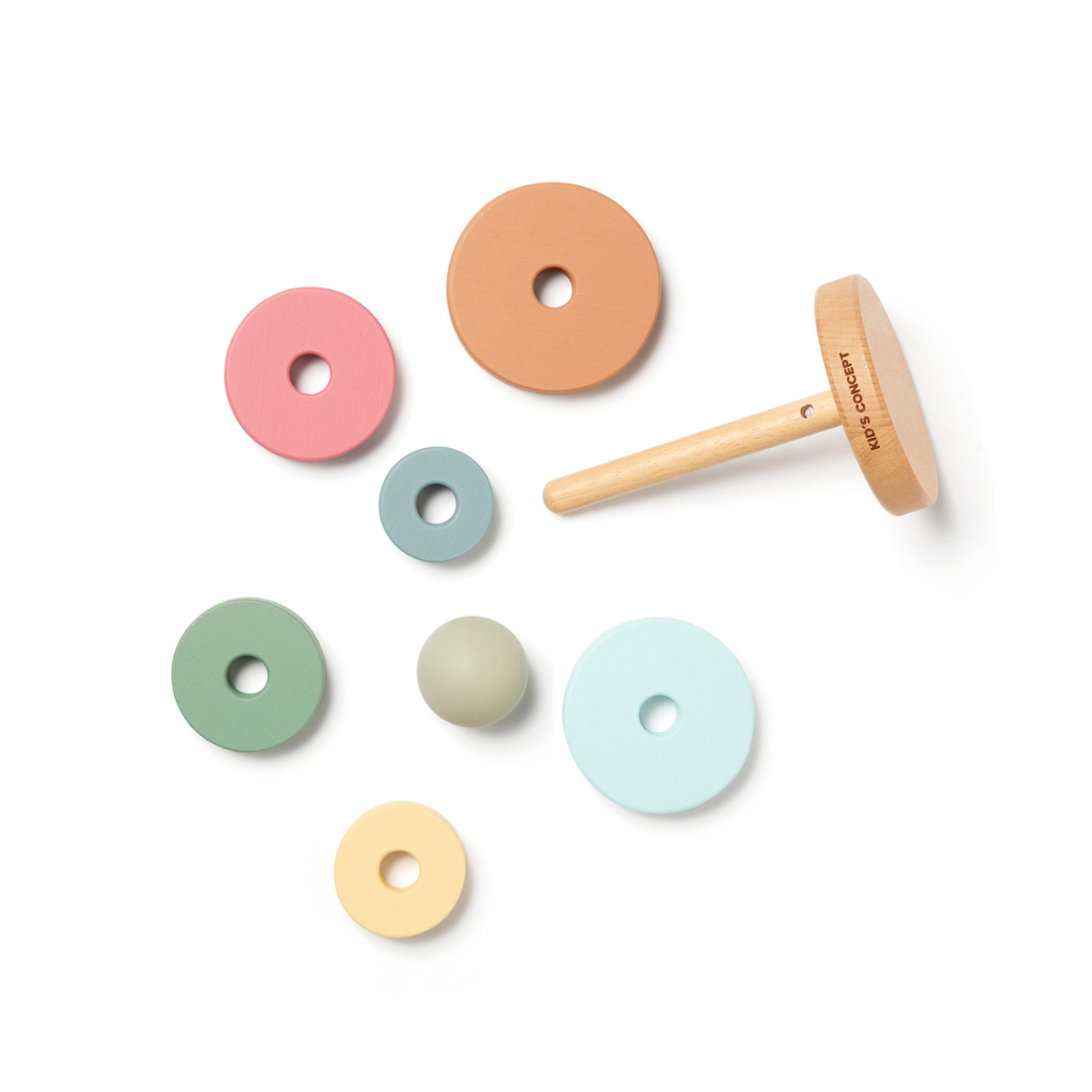 Gyűrű piramis játék karikái fából - Kid's Concept - pippadu