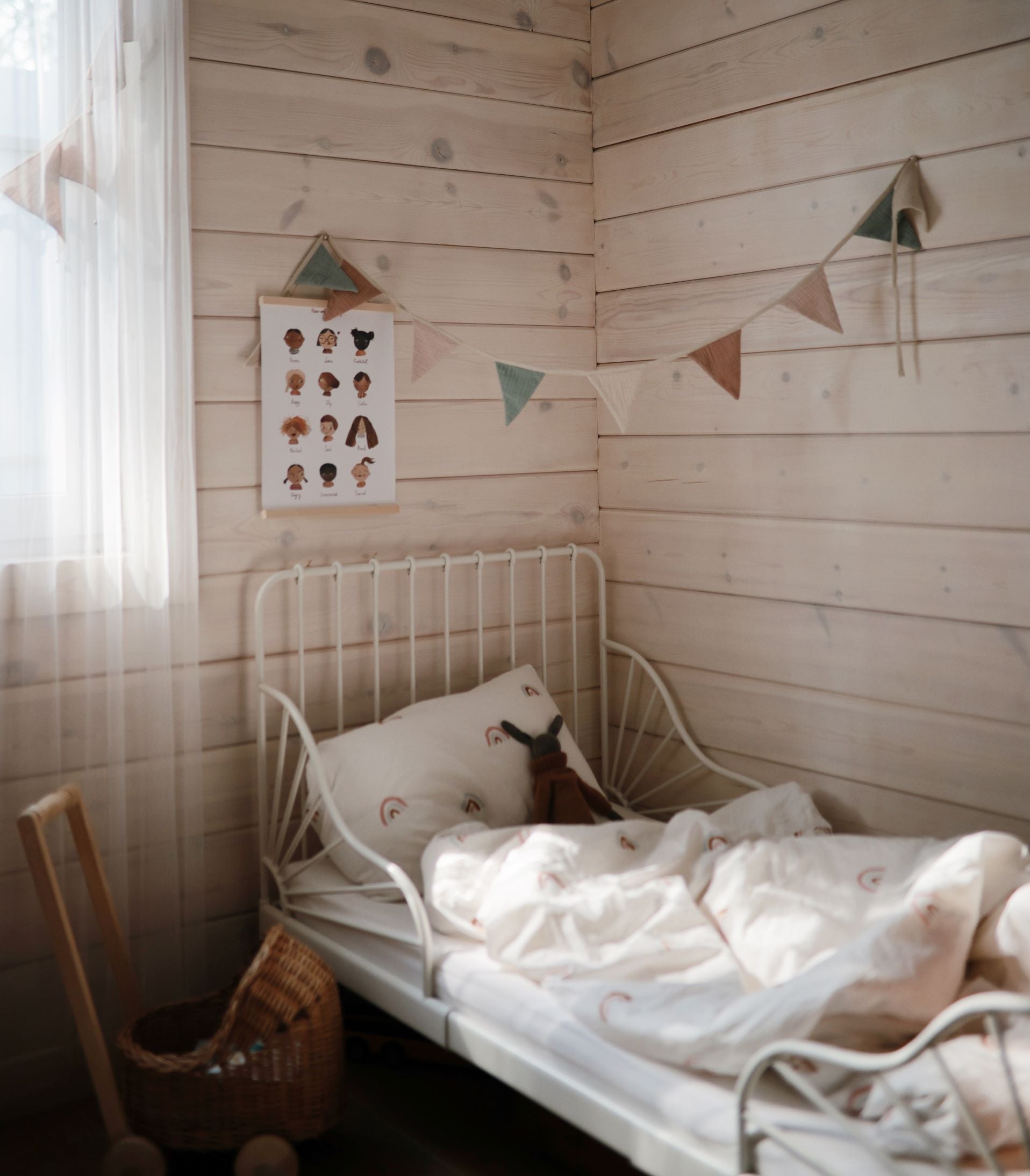 Babaszoba dekoráció - zászlófüzér - pippadu