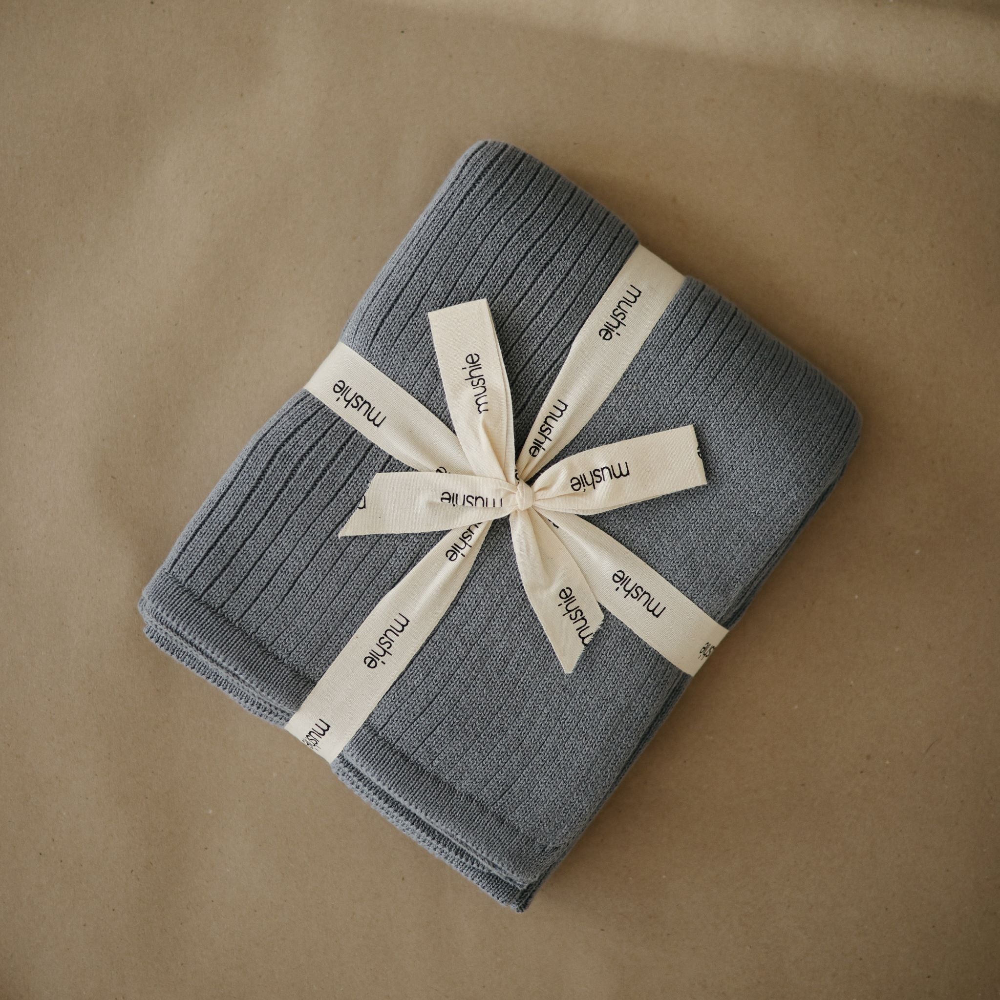 Kötött takaró - csíkos füst - babatakaró, babaváró ajándék - a pippadu polcain