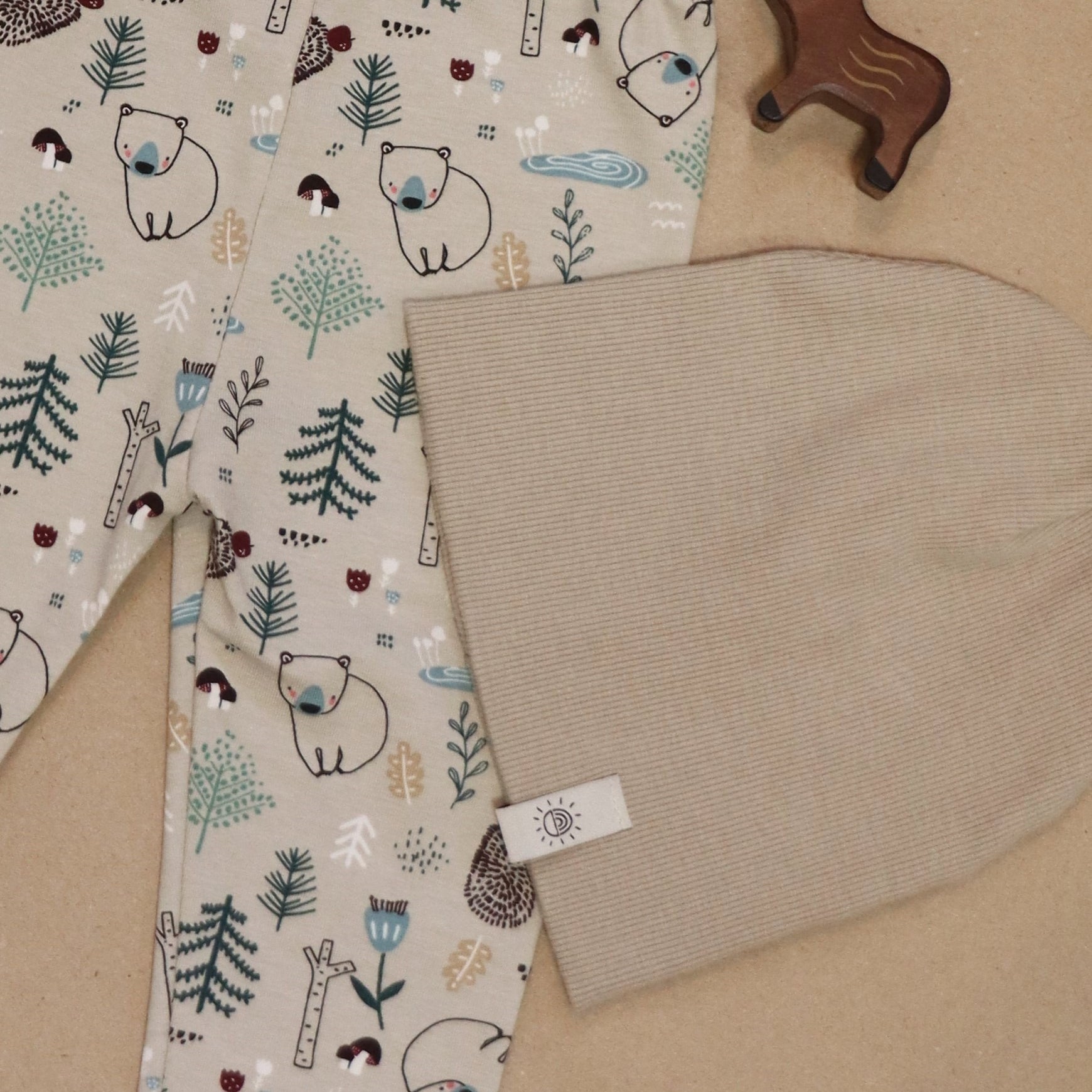 Pippadu gyerek leggings - bézs alapon macis mintával