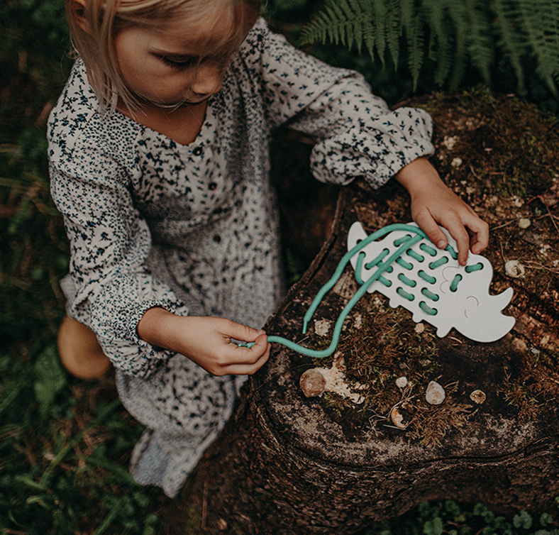 Koncentráció fejlesztés, készségfejleszés játékokkal - fűzős játék - pippadu