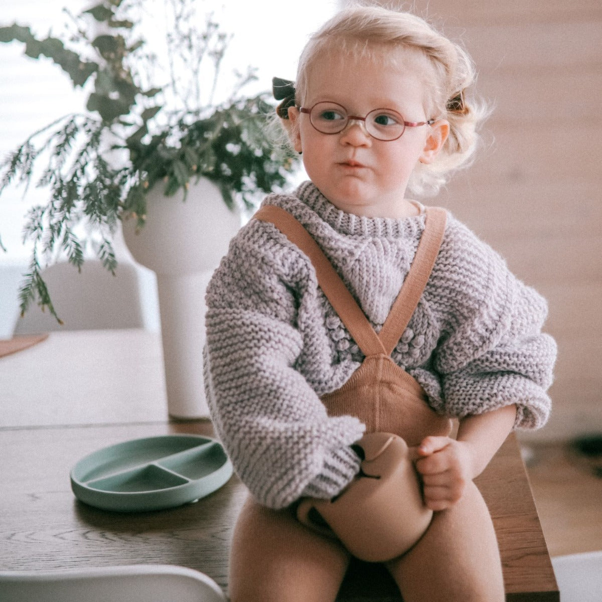 Szilikon nasitartó a pippadunál az amerikai Mushie márkától.