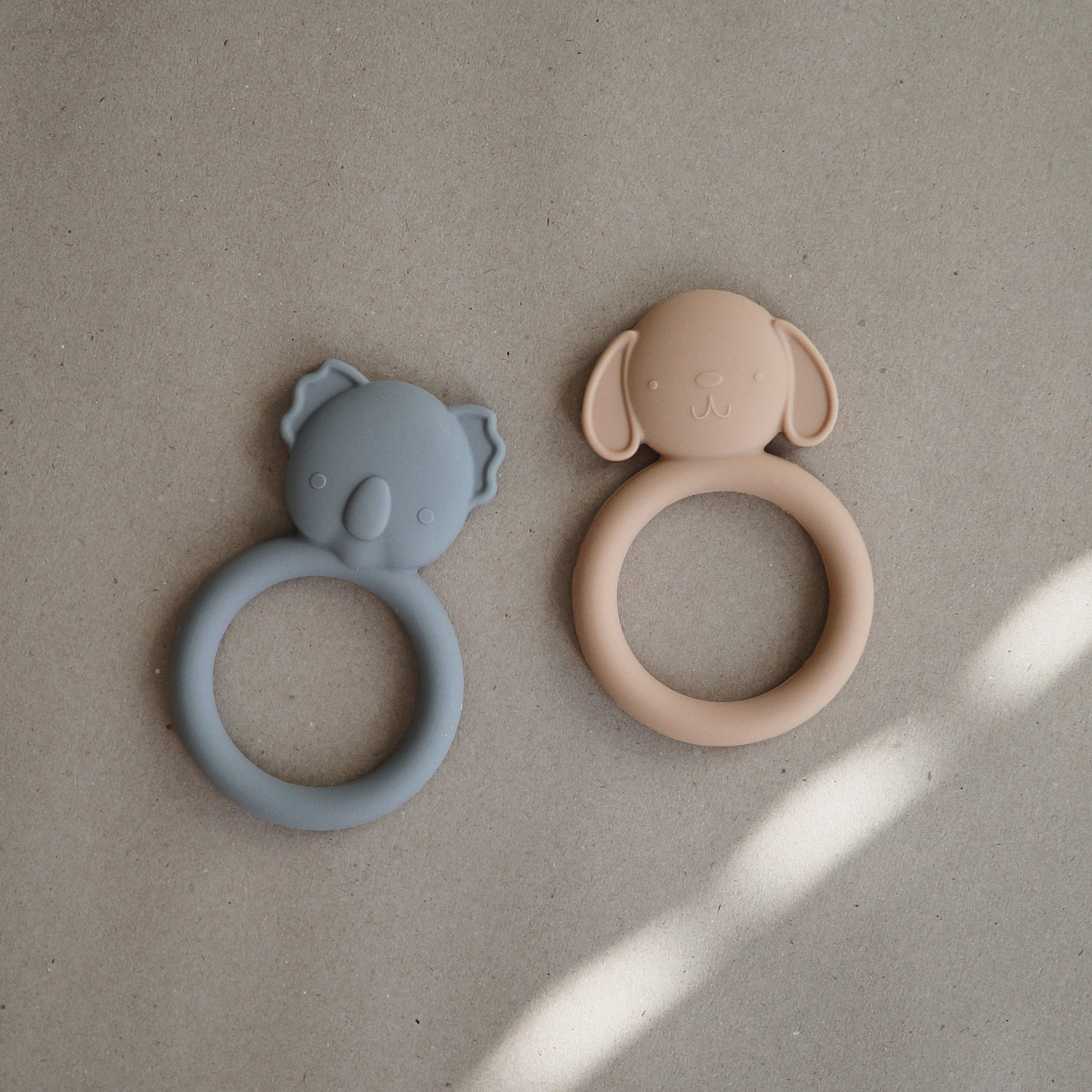 Kutya rágóka - bézs - Mushie márka a pippadunál