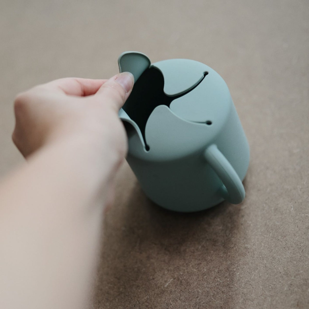 Világos türkiz nasitartó a pippadutól