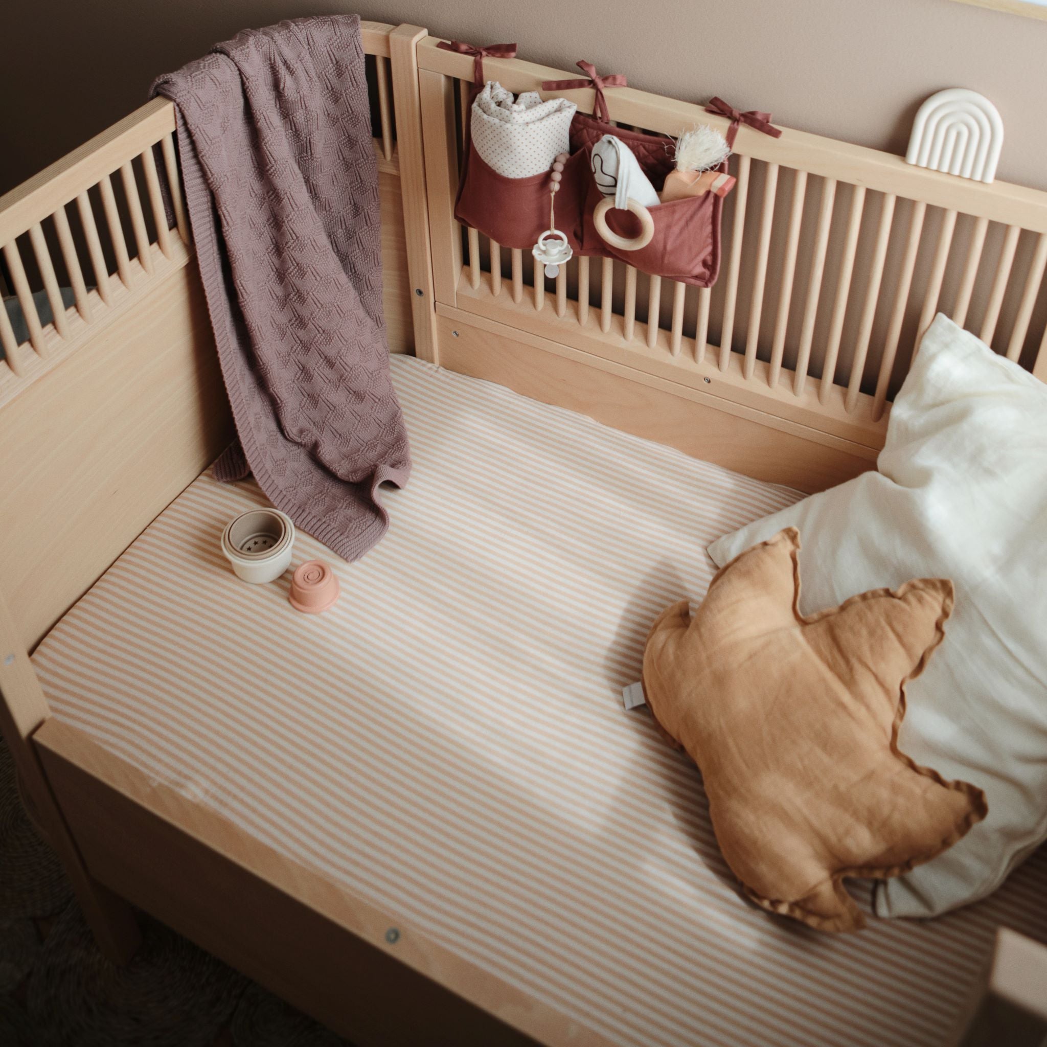 Puha, kötött babatakaró lépesméz mintával mályva színben - pippadu