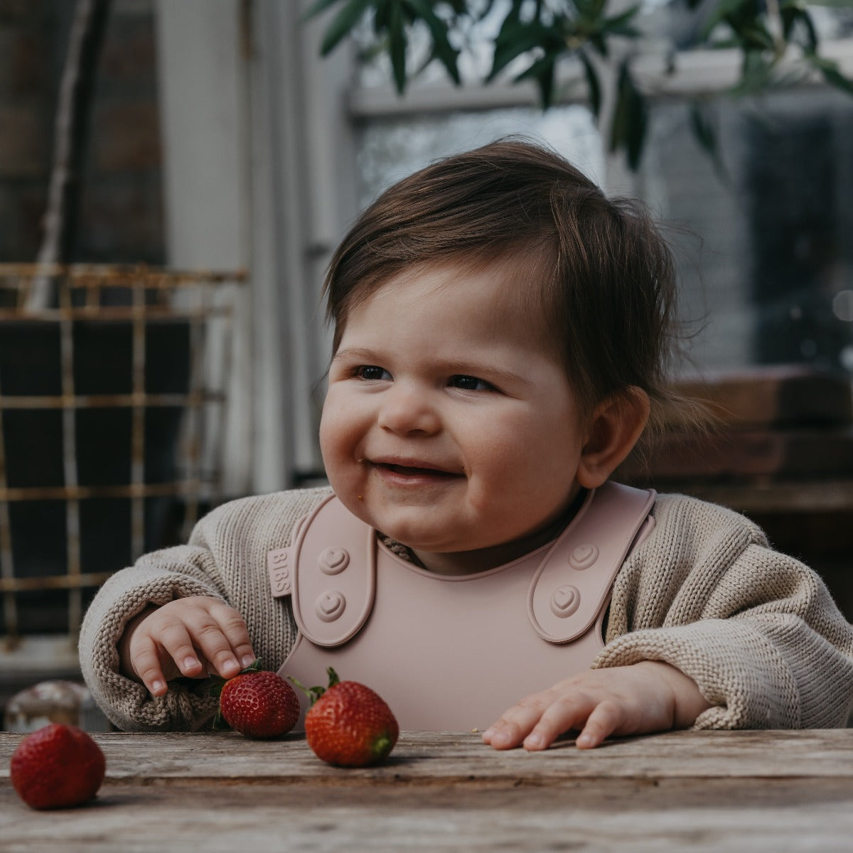BIBS előke púderrózsaszín színben a pippadu márkánál - babaétkezés